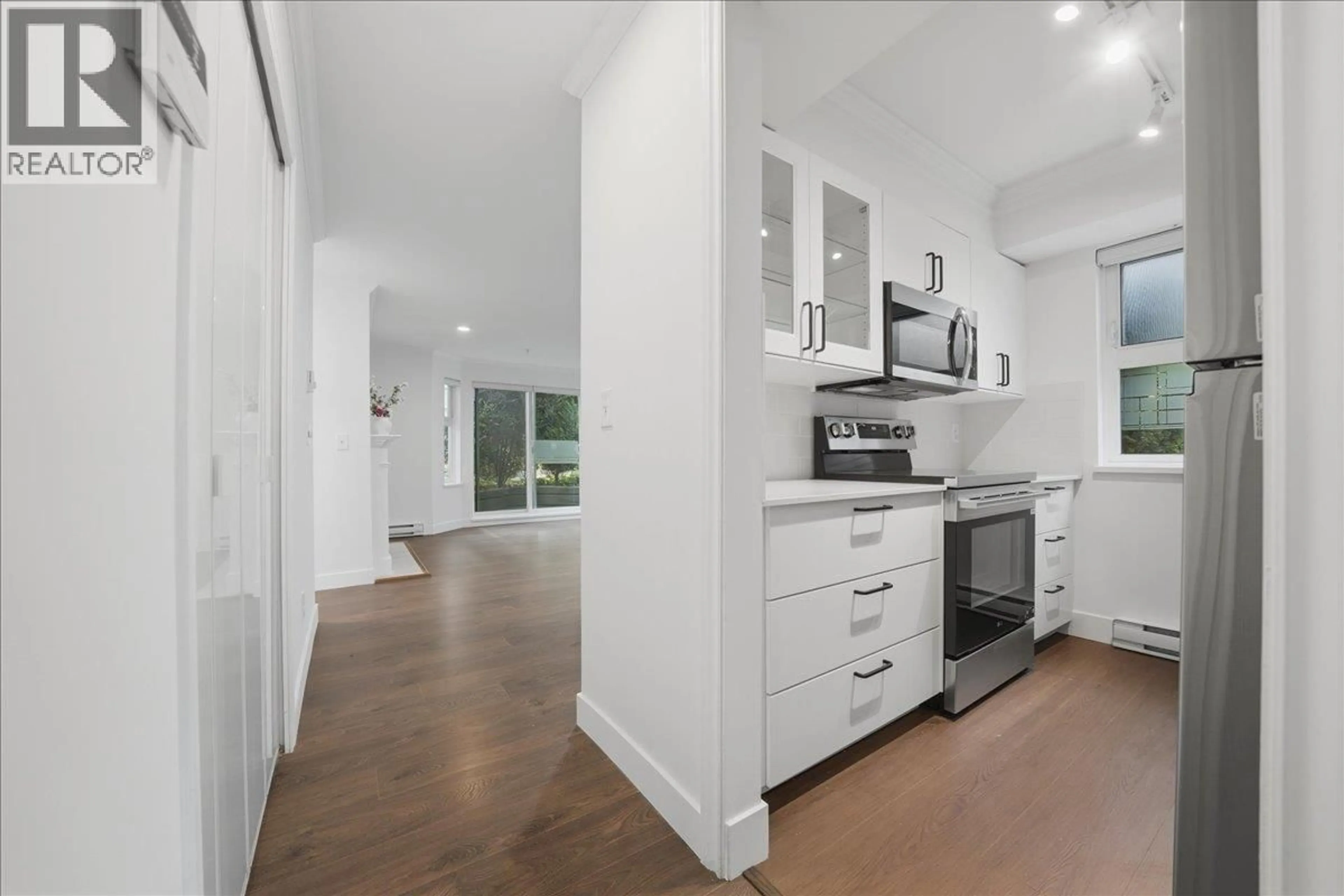 Open concept kitchen, ceramic/tile floor for 729 7TH AVENUE, Vancouver British Columbia V5Z1B9