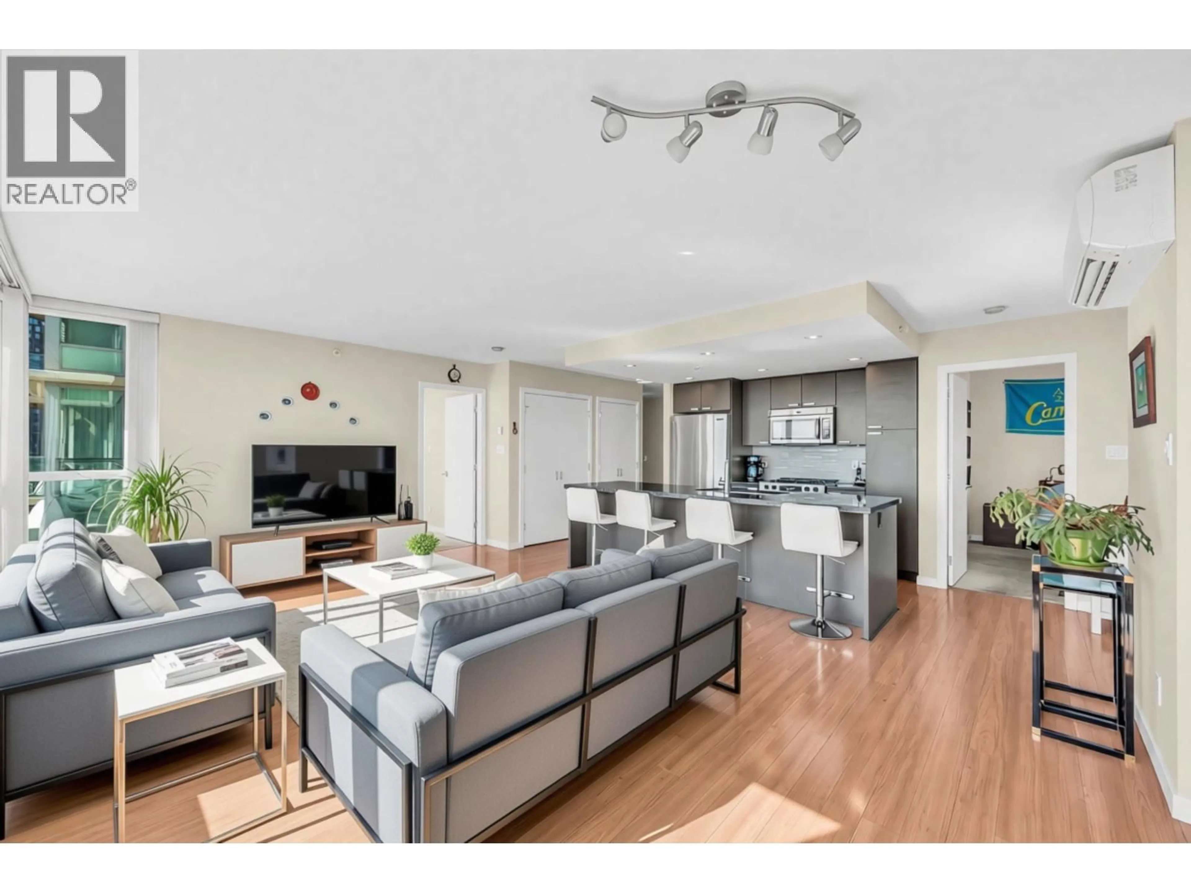 Living room with furniture, unknown for 1503 - 2200 DOUGLAS ROAD, Burnaby British Columbia V5C0G8