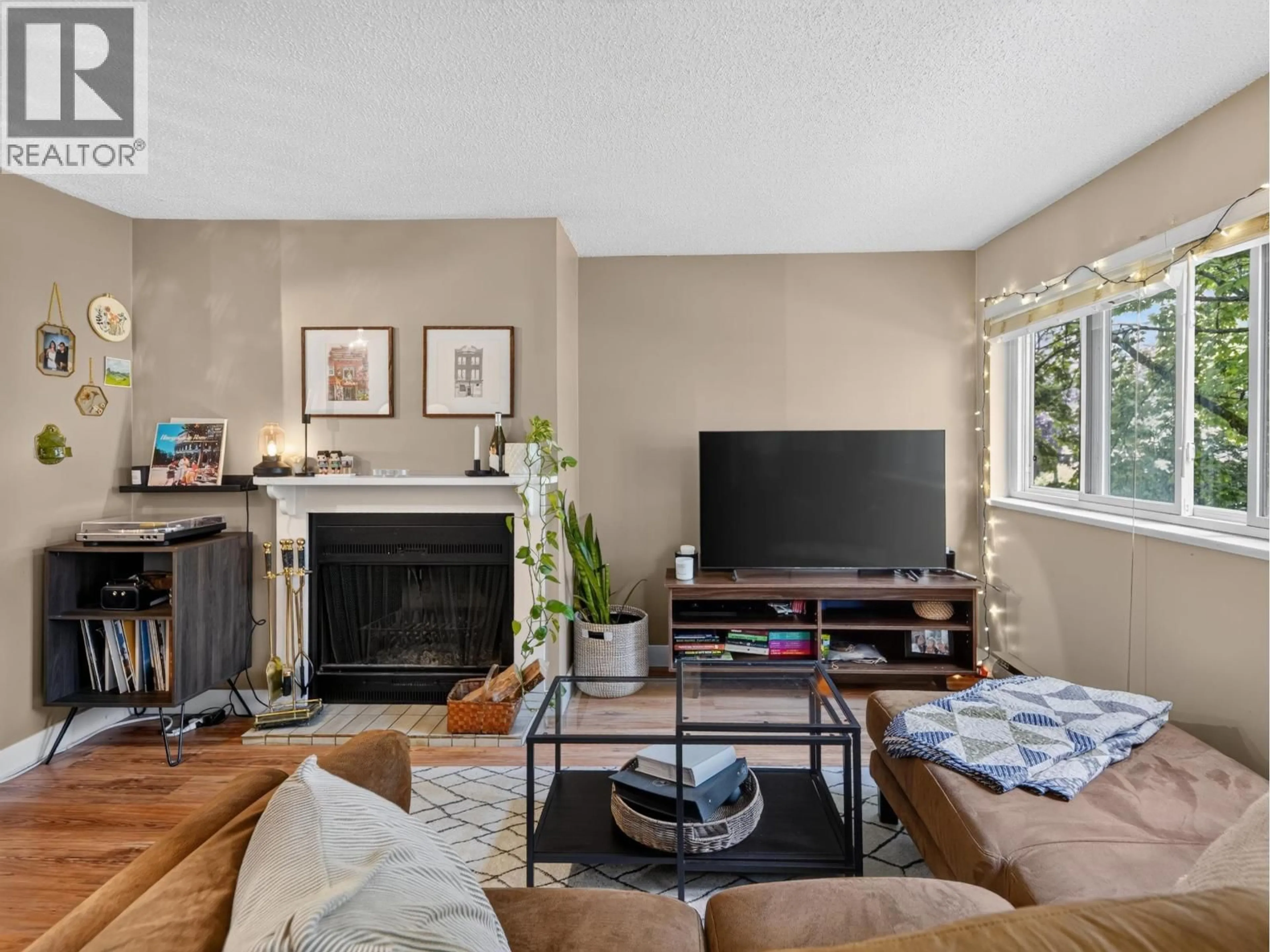 Living room with furniture, unknown for 202 - 936 BUTE STREET, Vancouver British Columbia V6E1Y8