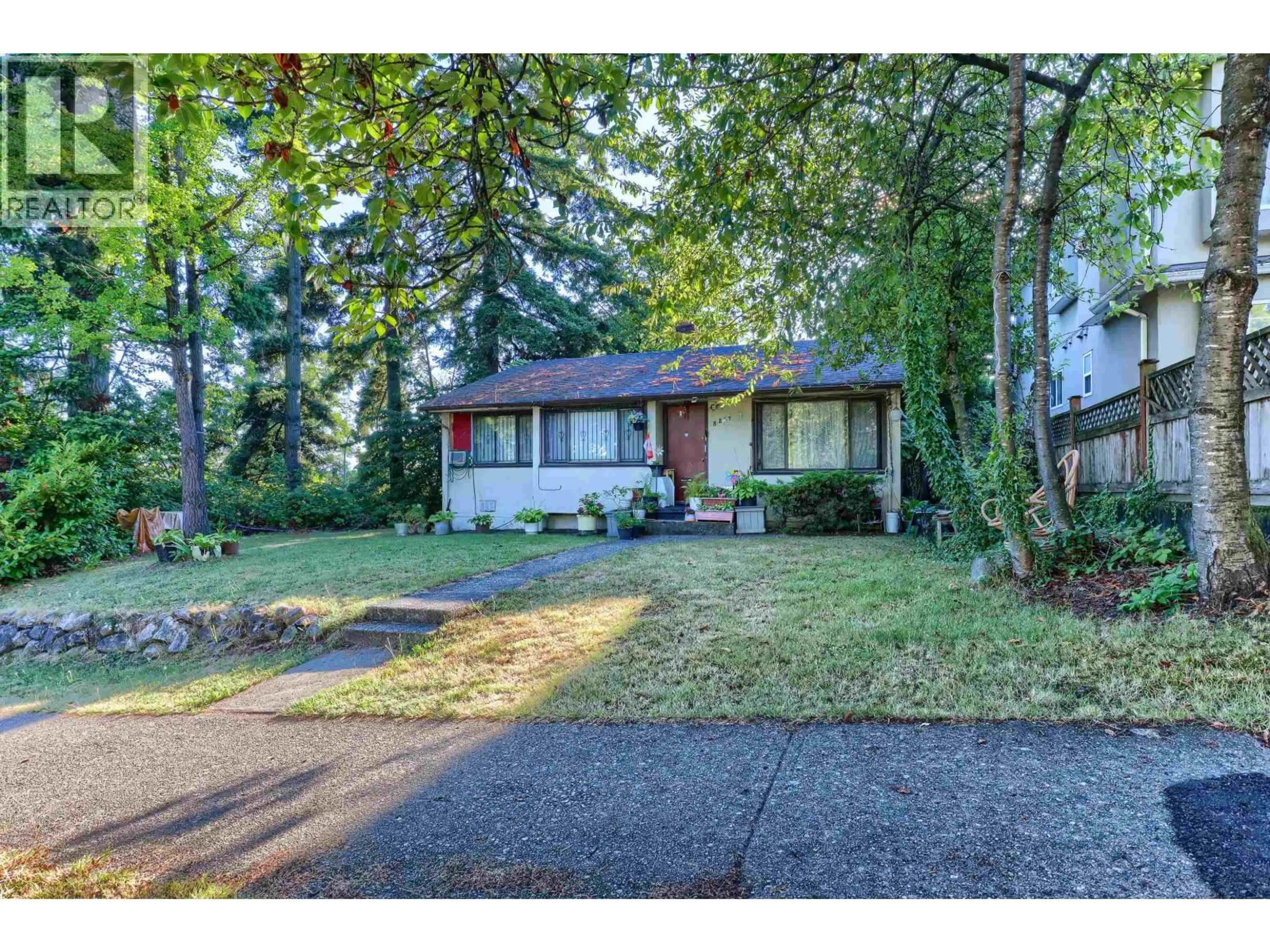Home with vinyl exterior material, street for 8287 VICTORIA DRIVE, Vancouver British Columbia V5P4A7