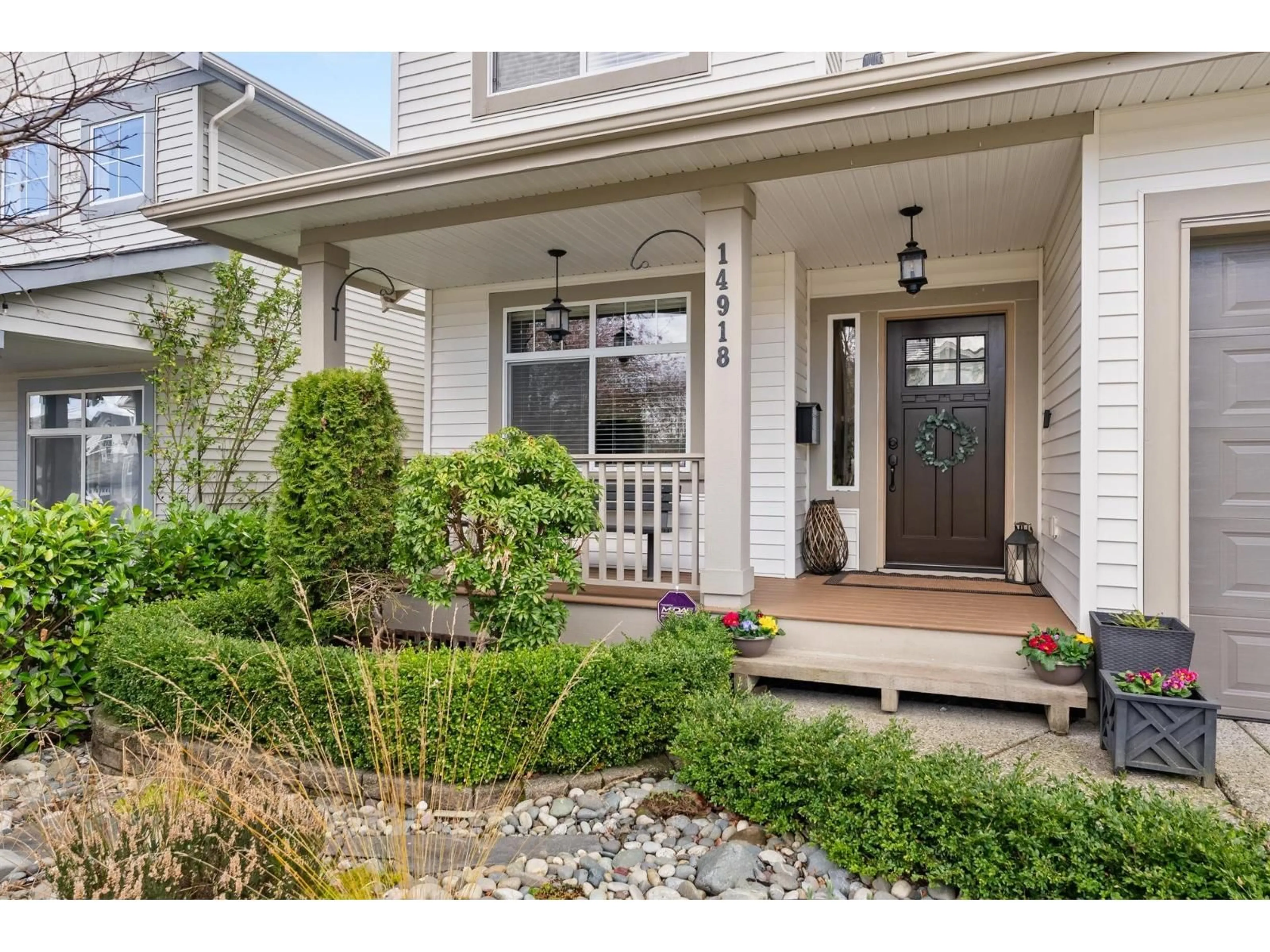 Indoor entryway for 14918 59 AVENUE, Surrey British Columbia V3S3W8