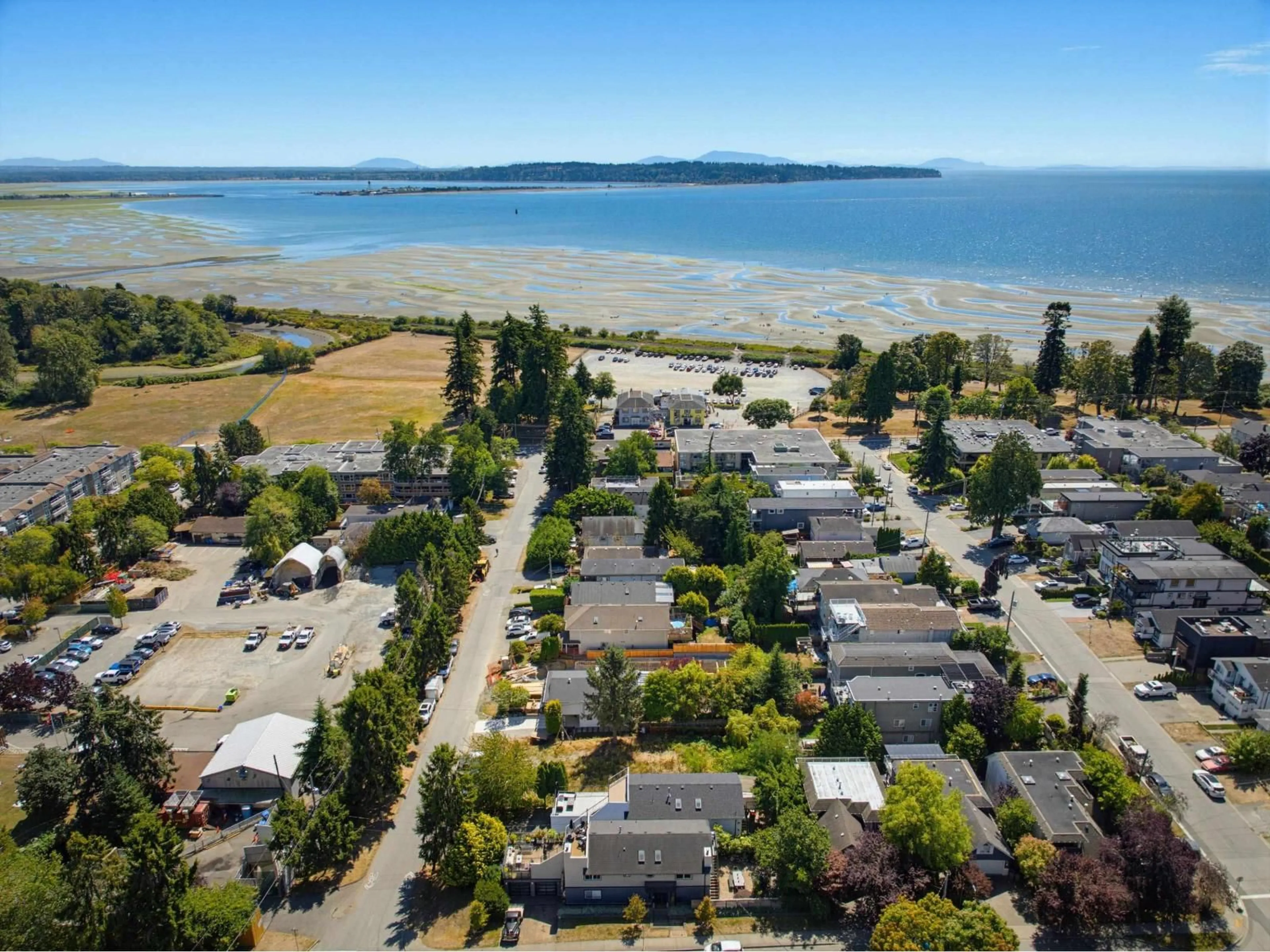 A pic from outside/outdoor area/front of a property/back of a property/a pic from drone, water/lake/river/ocean view for 871 KENT STREET, White Rock British Columbia V4B4S7