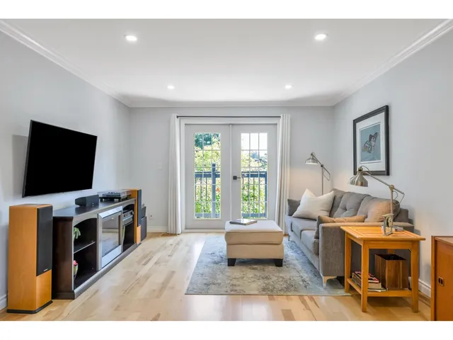 871 KENT STREET, White Rock 5
