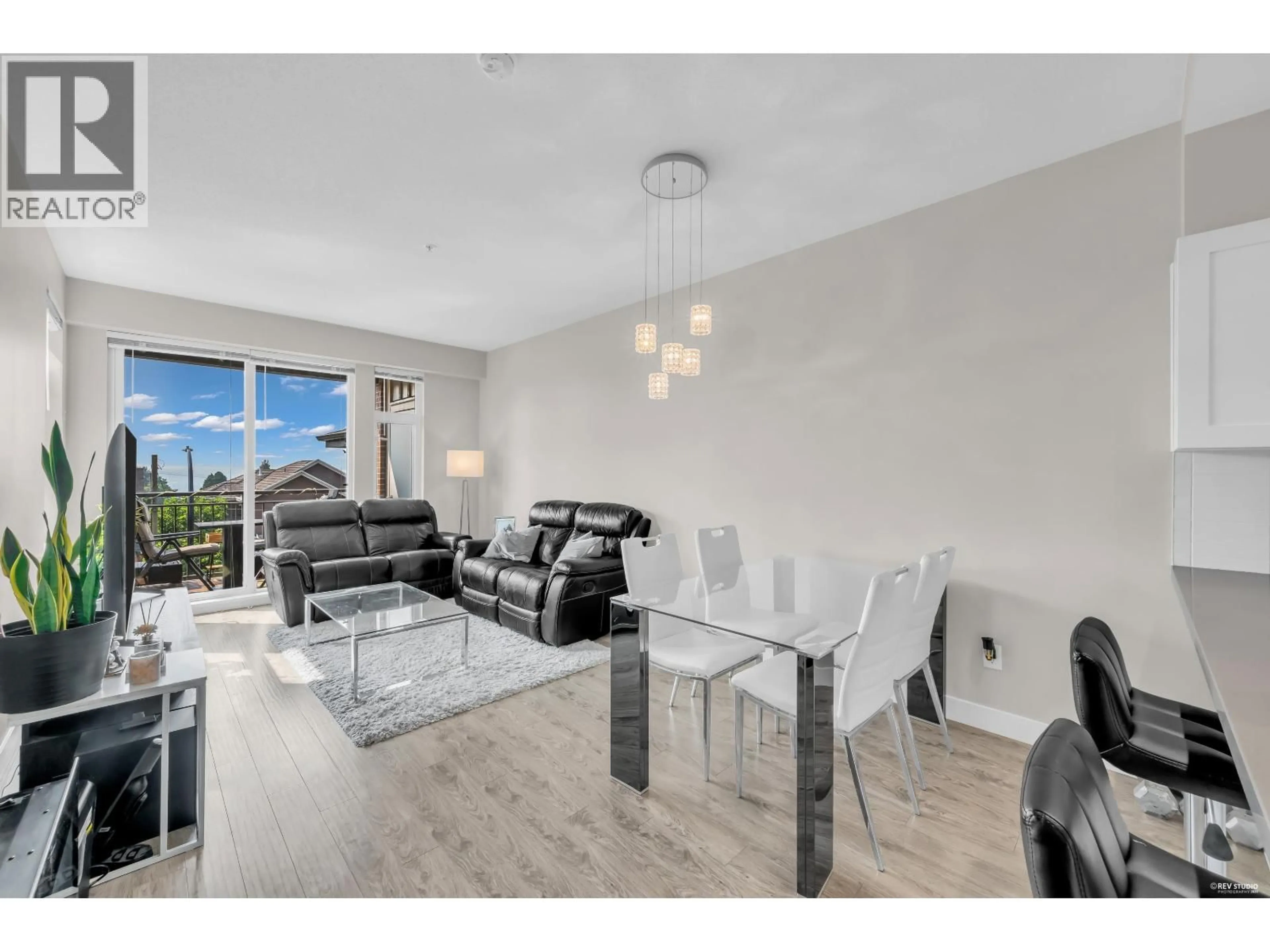 Living room with furniture, unknown for 2201 - 963 CHARLAND AVENUE, Coquitlam British Columbia V3K0E2