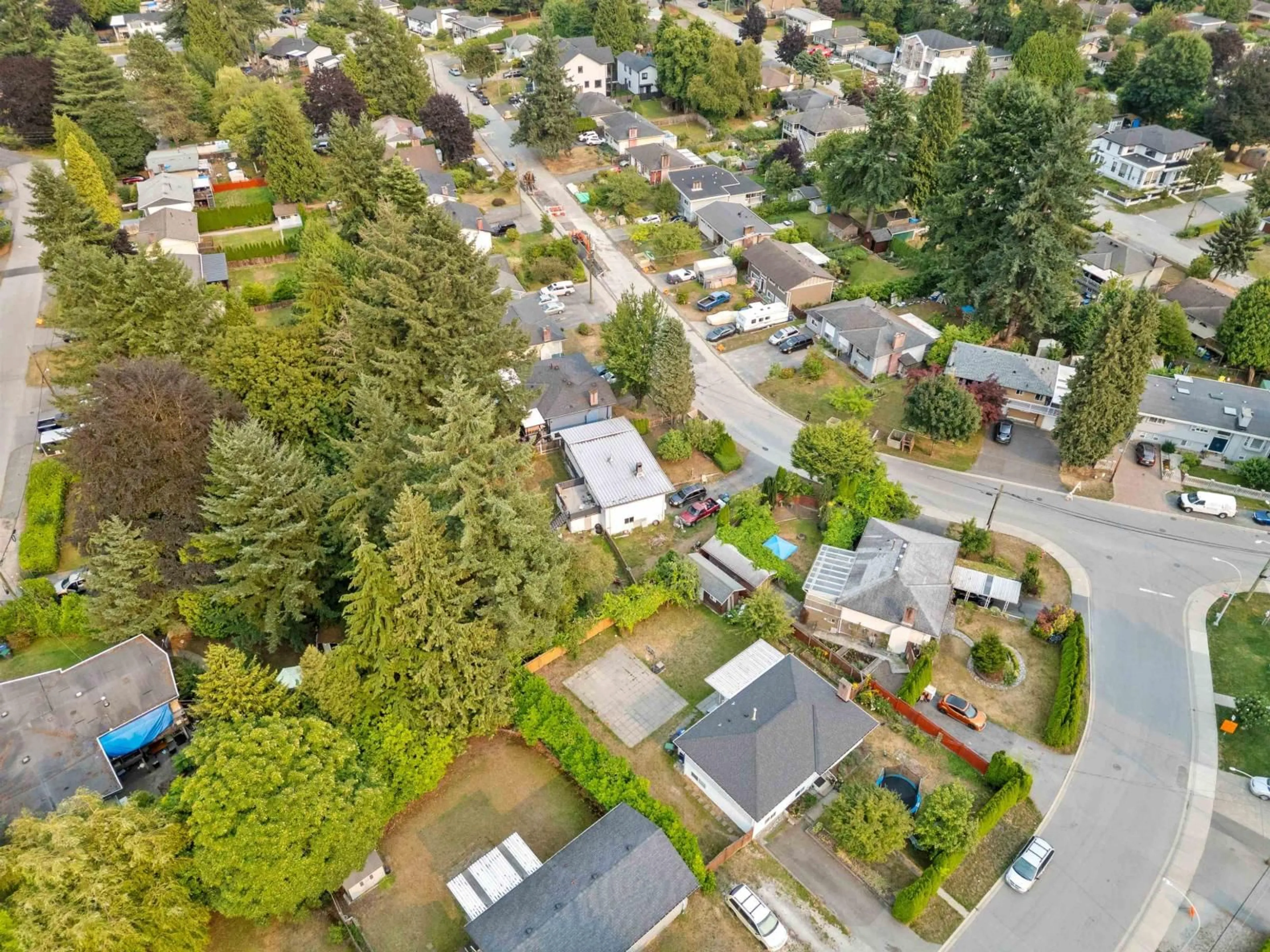 A pic from outside/outdoor area/front of a property/back of a property/a pic from drone, street for 14935 CANARY DRIVE, Surrey British Columbia V3R4V2