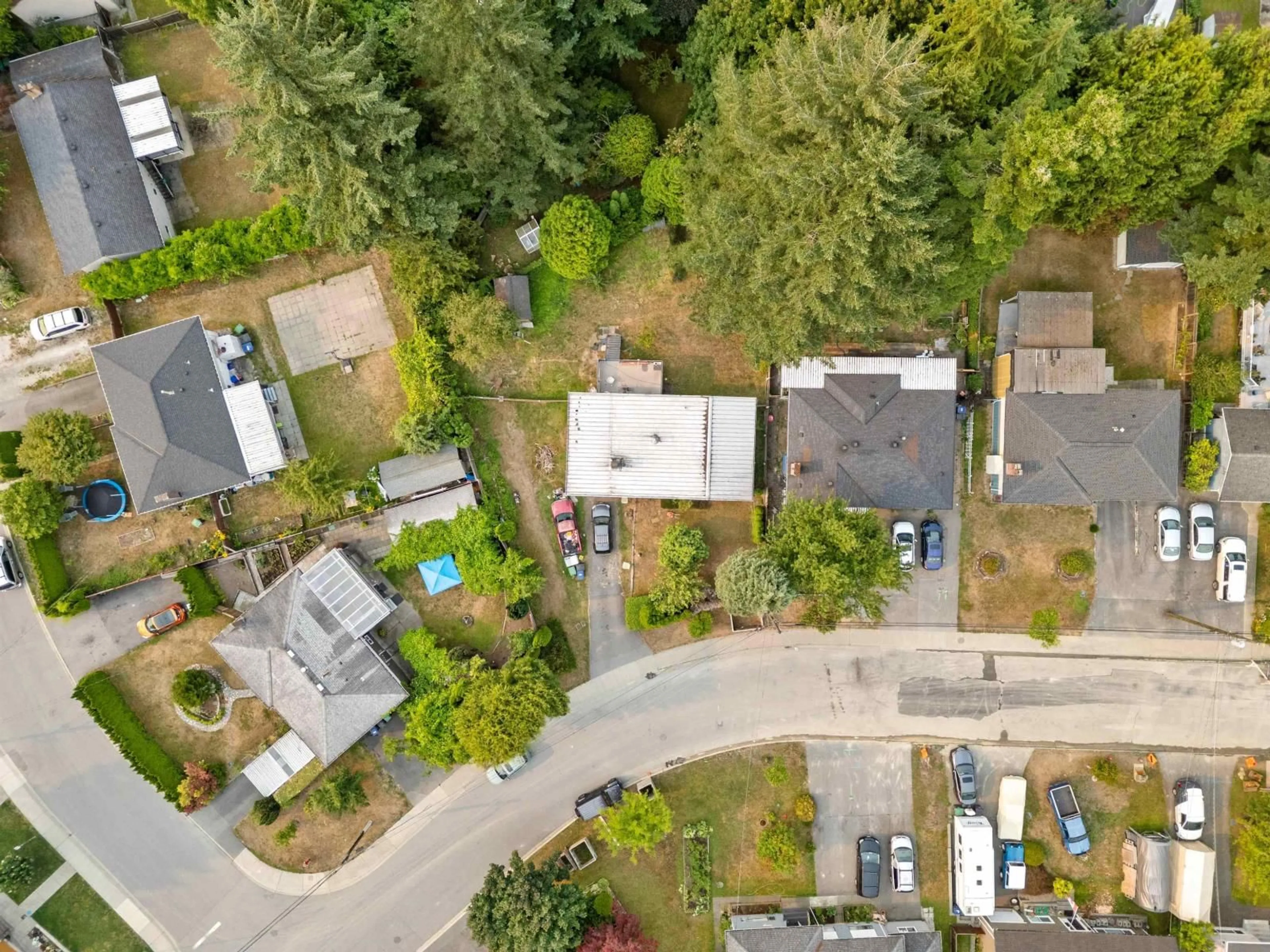 A pic from outside/outdoor area/front of a property/back of a property/a pic from drone, street for 14935 CANARY DRIVE, Surrey British Columbia V3R4V2