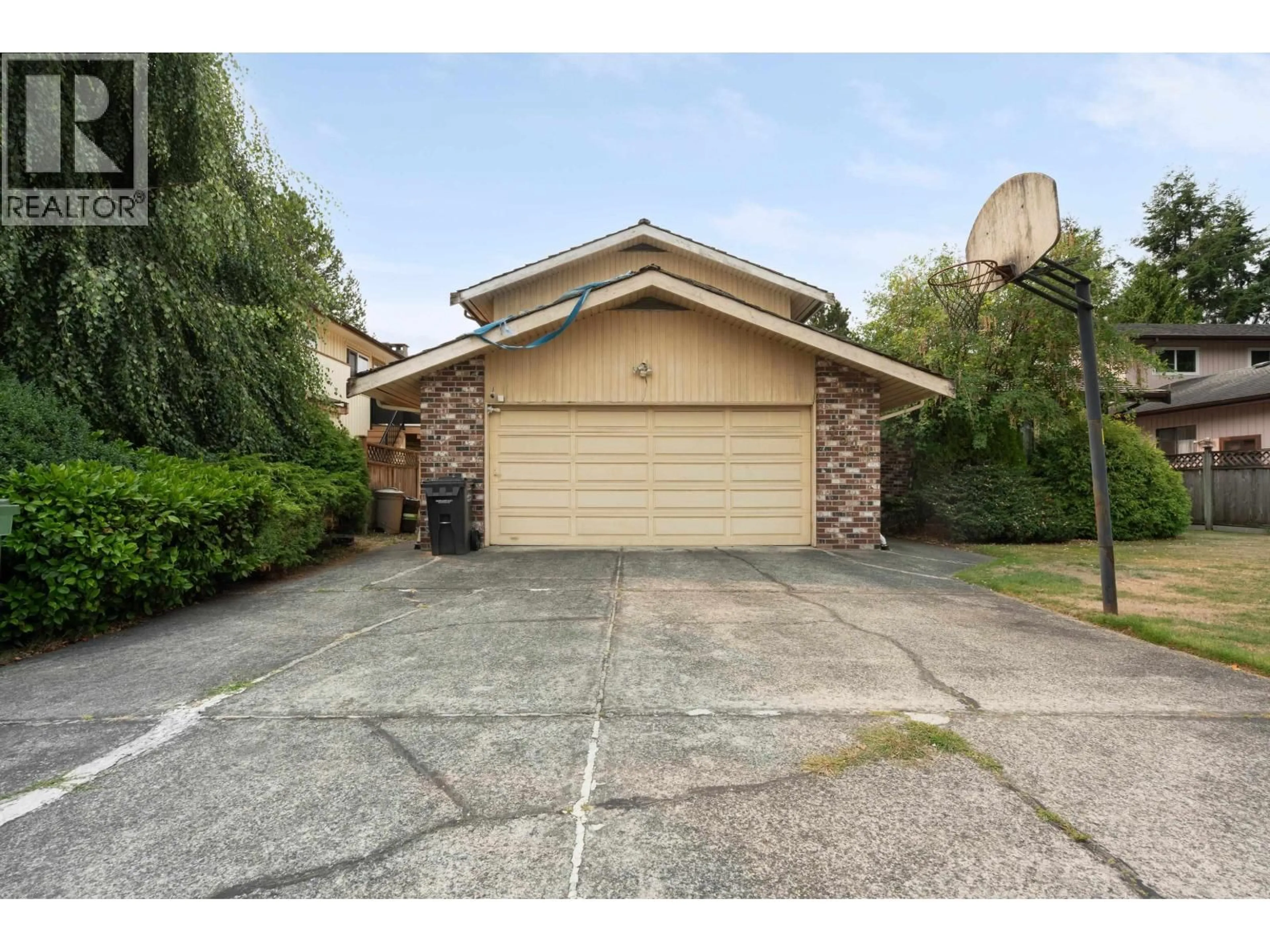 Indoor garage for 7340 SCHAEFER AVENUE, Richmond British Columbia V6Y2X7
