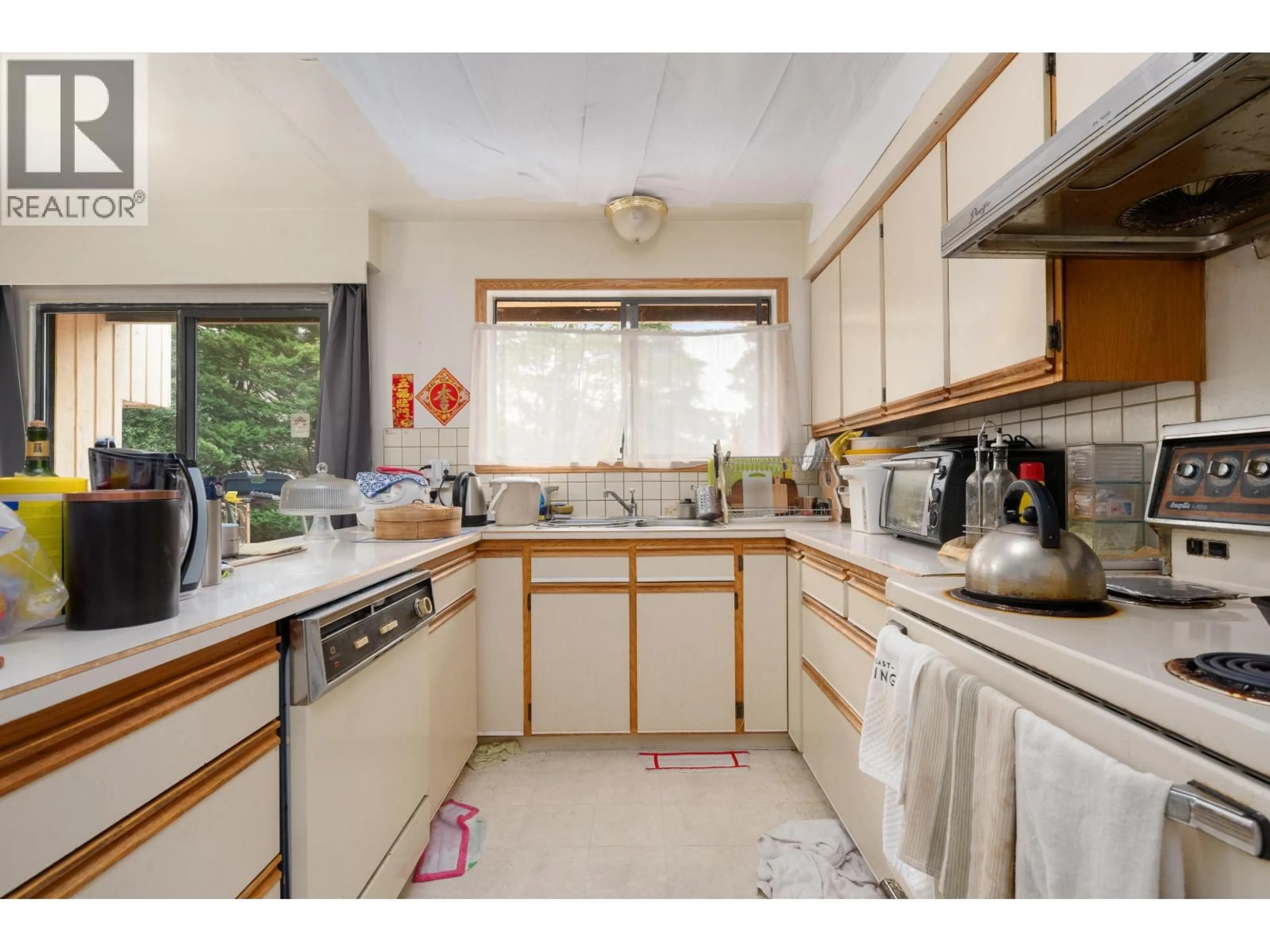 Standard kitchen, unknown for 7340 SCHAEFER AVENUE, Richmond British Columbia V6Y2X7
