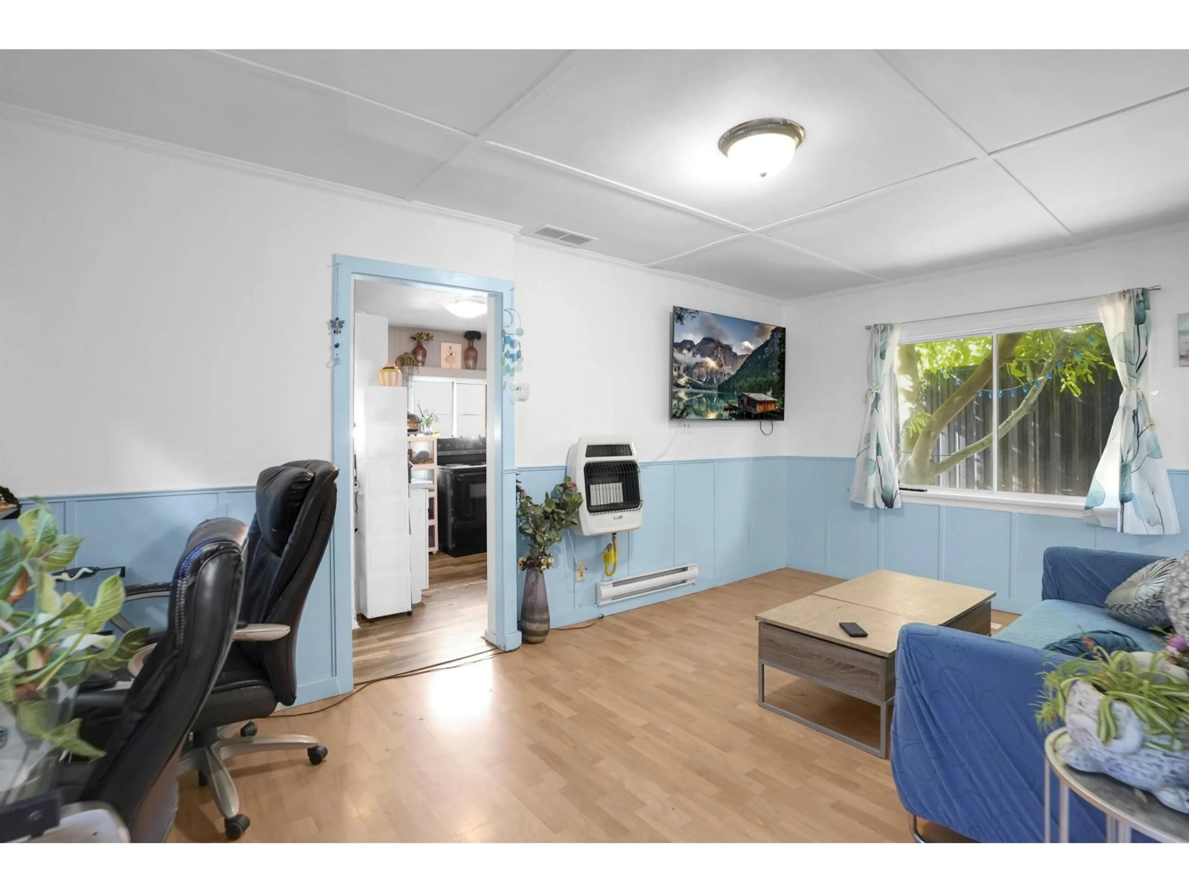 A pic of a room for 942 LEE STREET, White Rock British Columbia V4B4N8