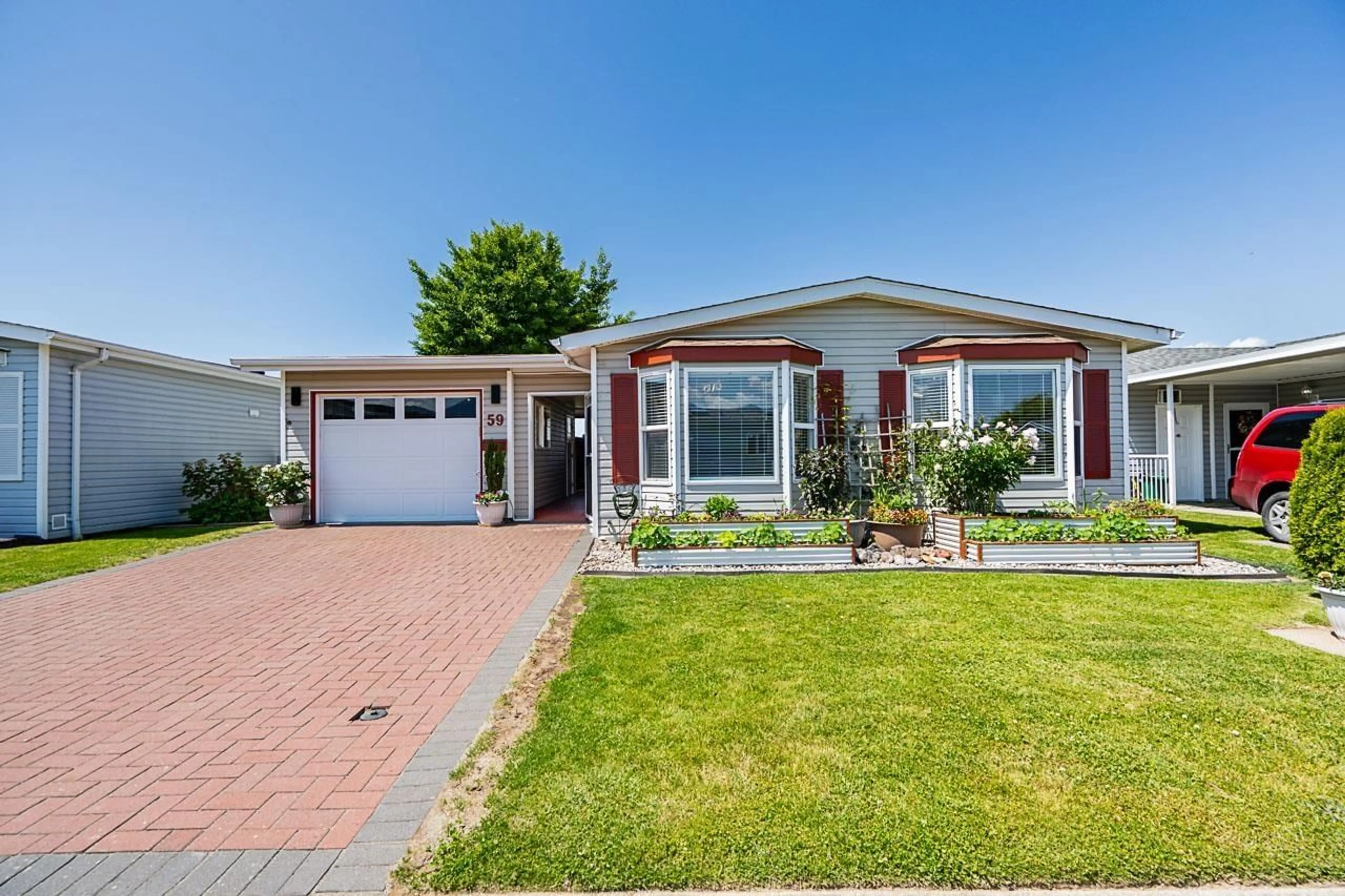 Home with vinyl exterior material, street for 59 - 45918 KNIGHT ROAD, Chilliwack British Columbia V2R3X4