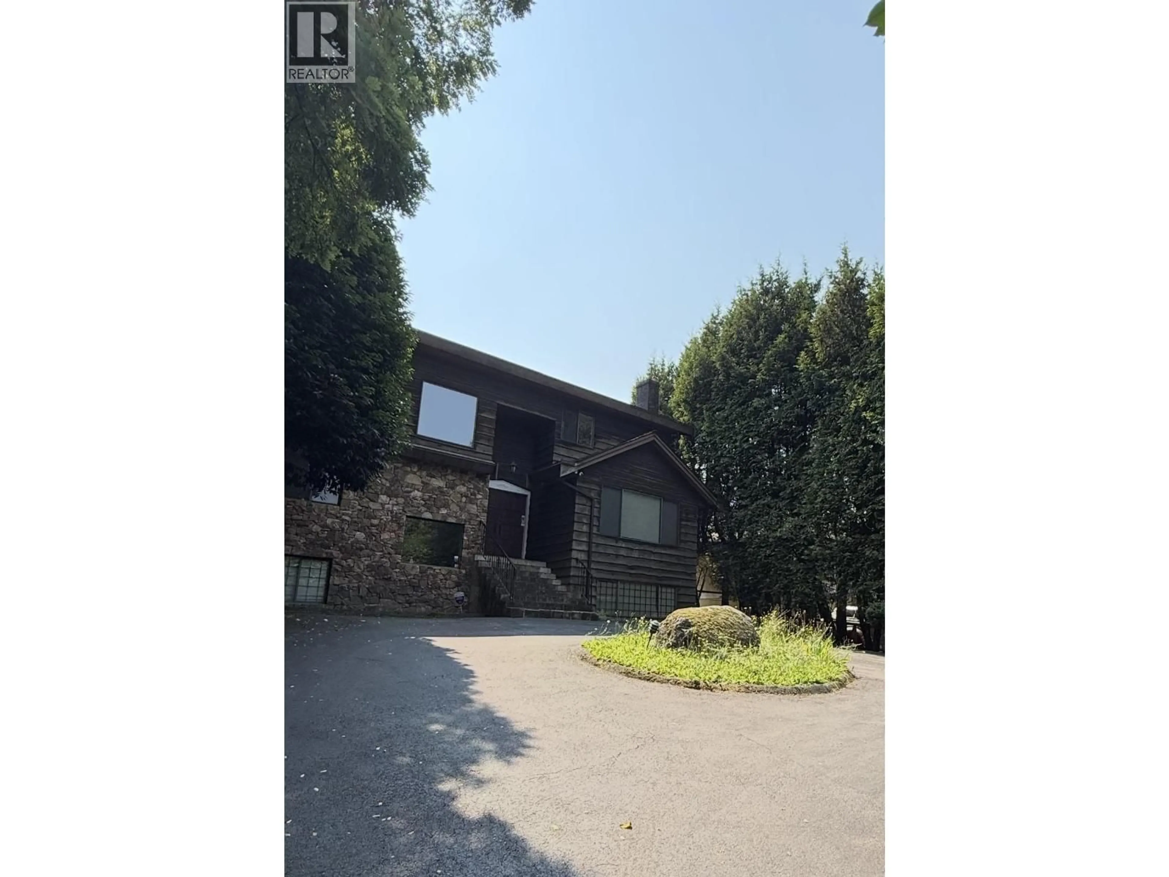 A pic from outside/outdoor area/front of a property/back of a property/a pic from drone, street for 1270 WOLFE AVENUE, Vancouver British Columbia V6H1W1