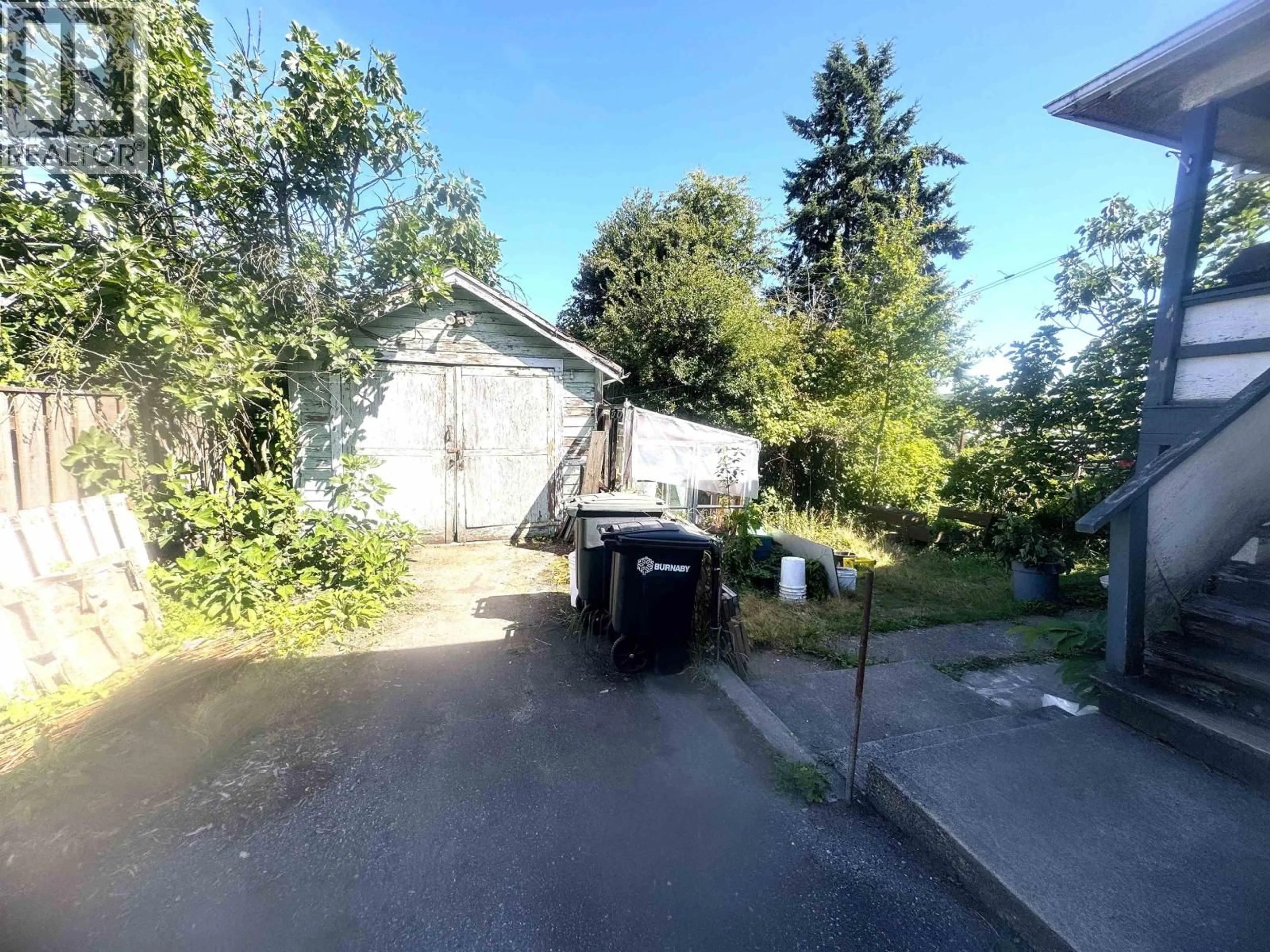 A pic from outside/outdoor area/front of a property/back of a property/a pic from drone, street for 4625 GRAFTON STREET, Burnaby British Columbia V5H1M1