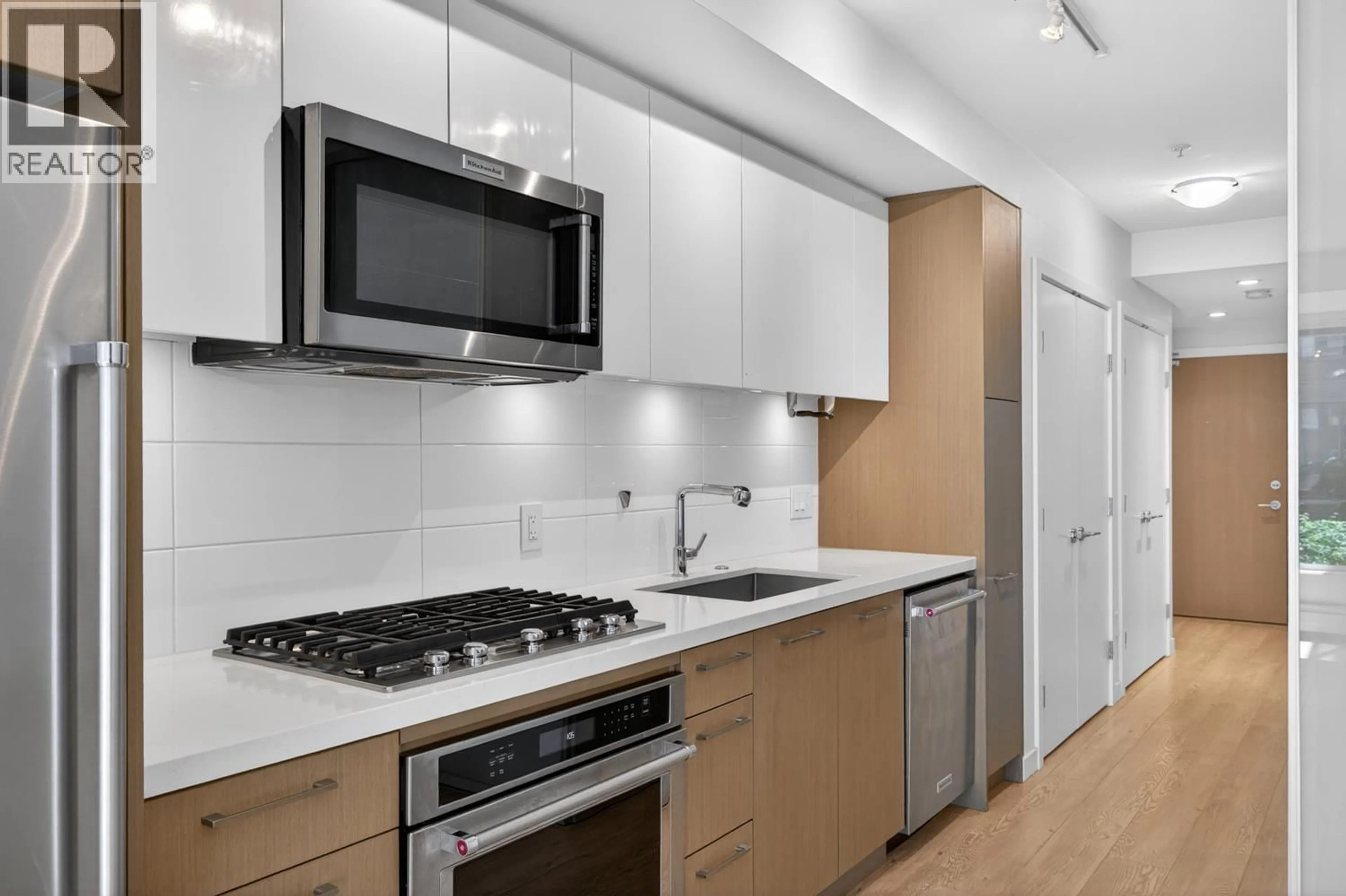 Standard kitchen, unknown for 304 - 384 1ST AVENUE, Vancouver British Columbia V5T0G5