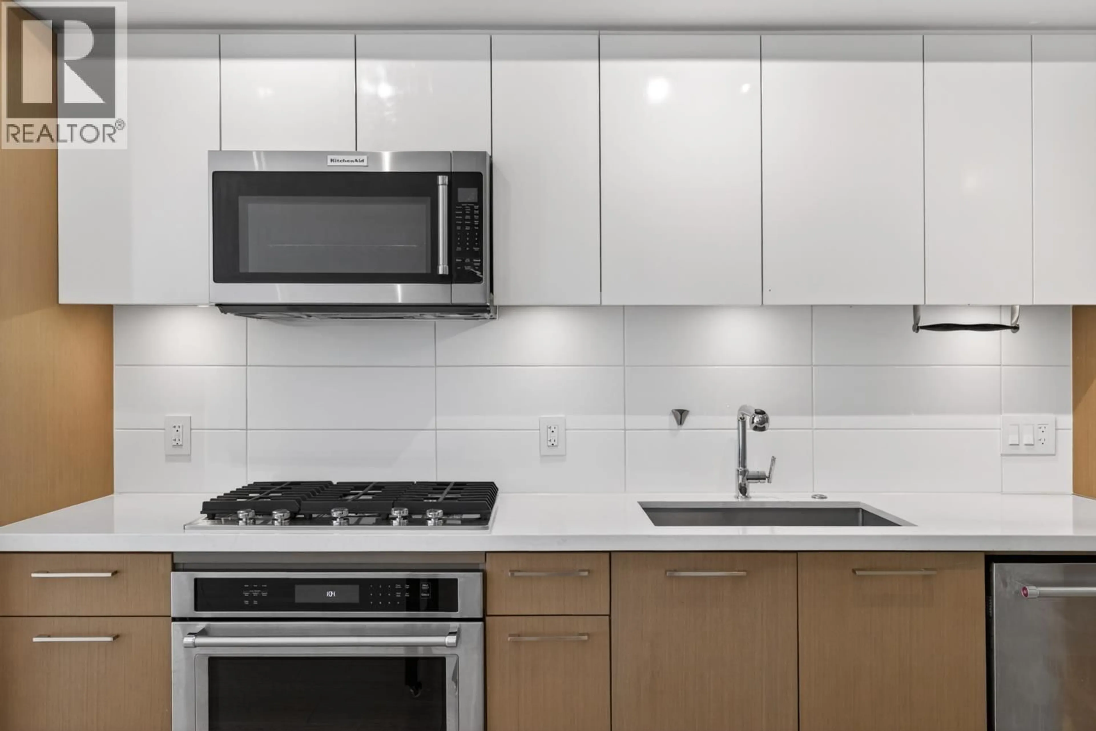 Standard kitchen, unknown for 304 - 384 1ST AVENUE, Vancouver British Columbia V5T0G5