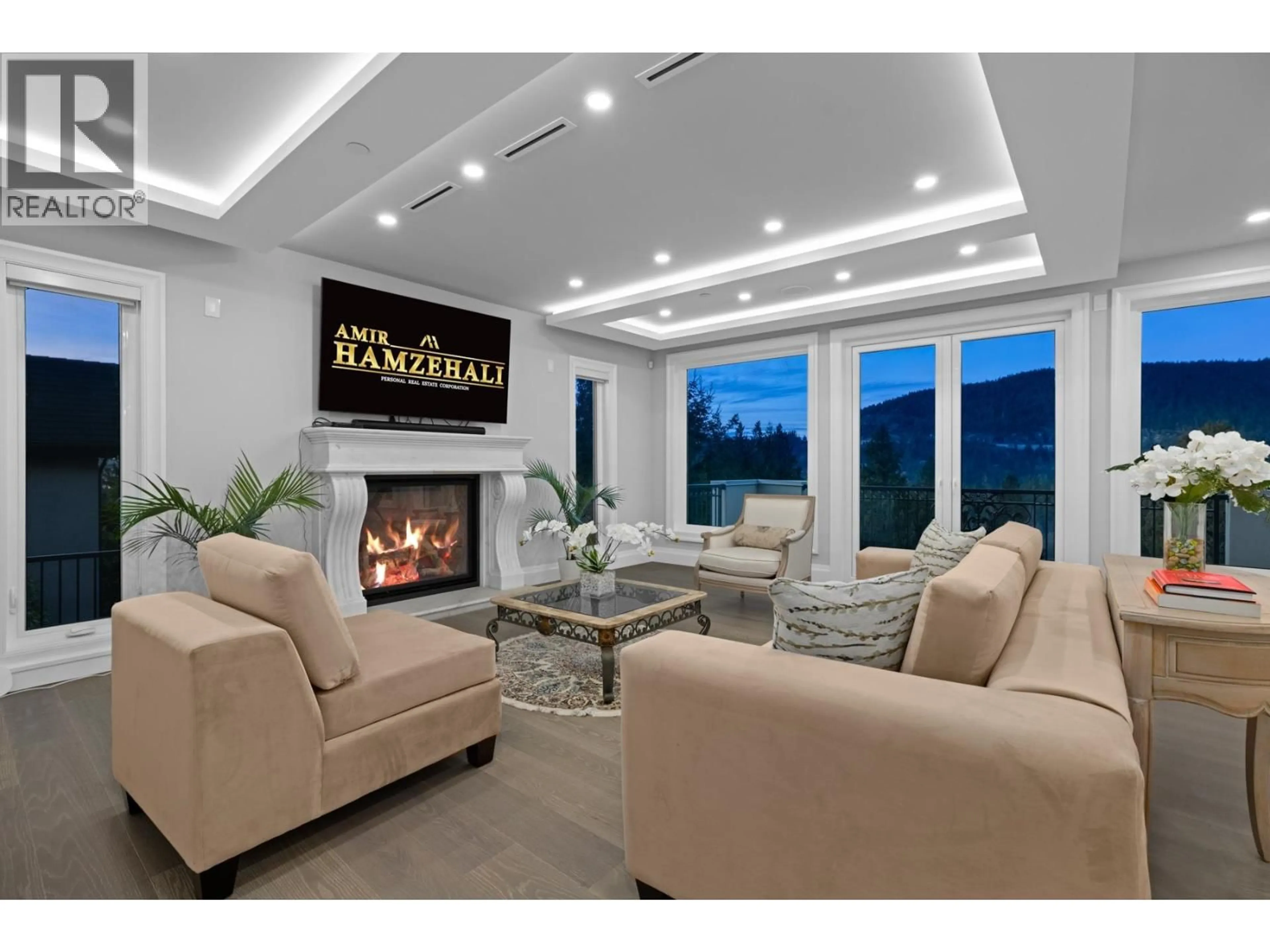 Living room with furniture, unknown for 5417 GREENTREE ROAD, West Vancouver British Columbia V7W1N3