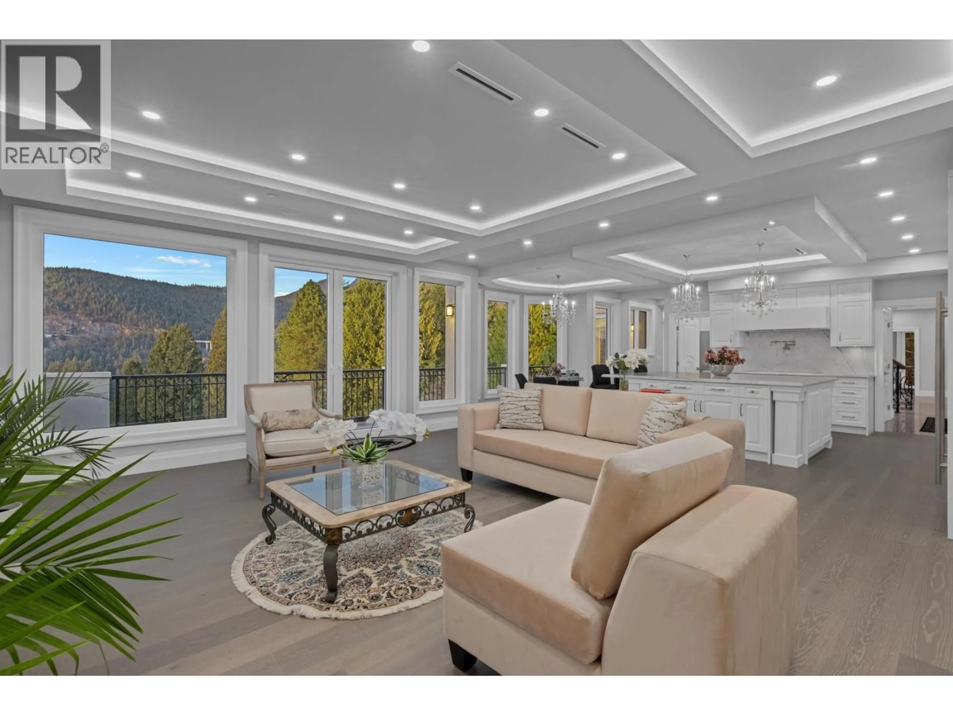 Living room with furniture, unknown for 5417 GREENTREE ROAD, West Vancouver British Columbia V7W1N3