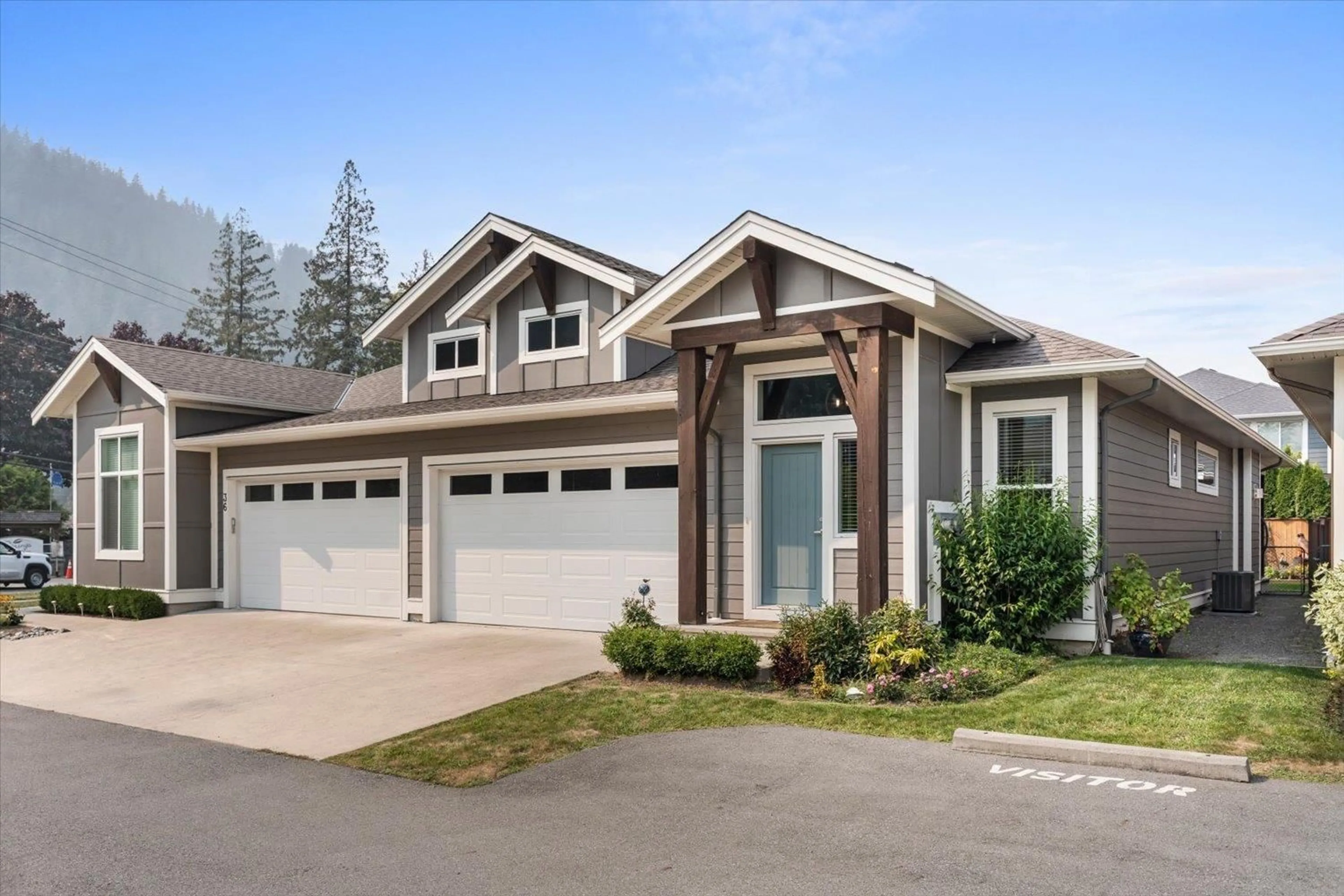 Home with vinyl exterior material, street for 34 - 628 MCCOMBS DRIVE, Harrison Hot Springs British Columbia V0M1K0
