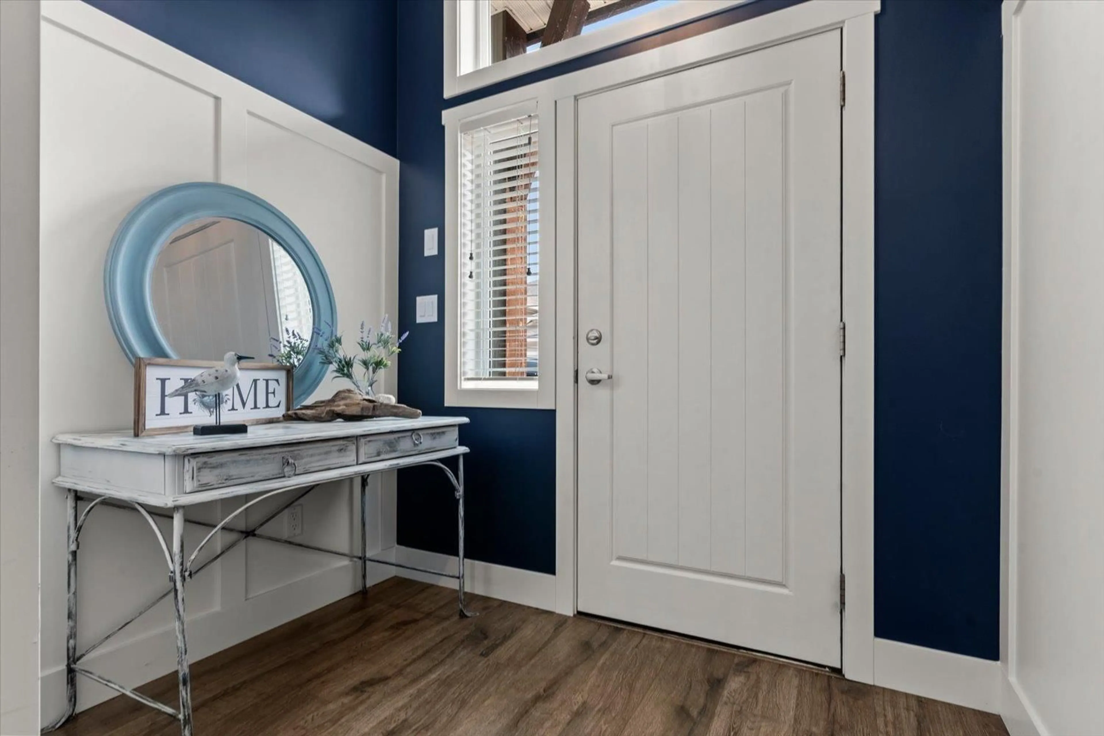 Indoor entryway for 34 - 628 MCCOMBS DRIVE, Harrison Hot Springs British Columbia V0M1K0