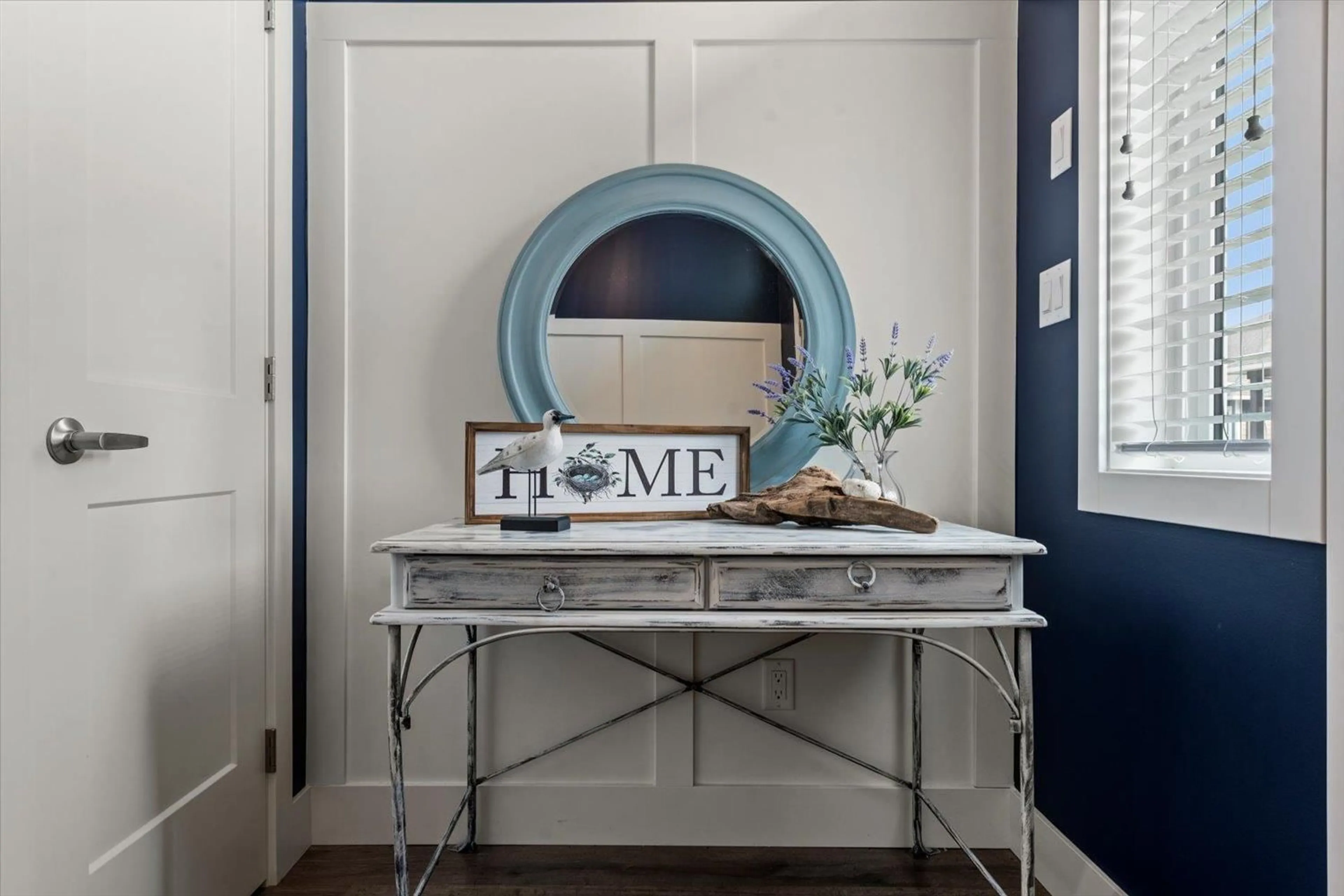 Indoor entryway for 34 - 628 MCCOMBS DRIVE, Harrison Hot Springs British Columbia V0M1K0