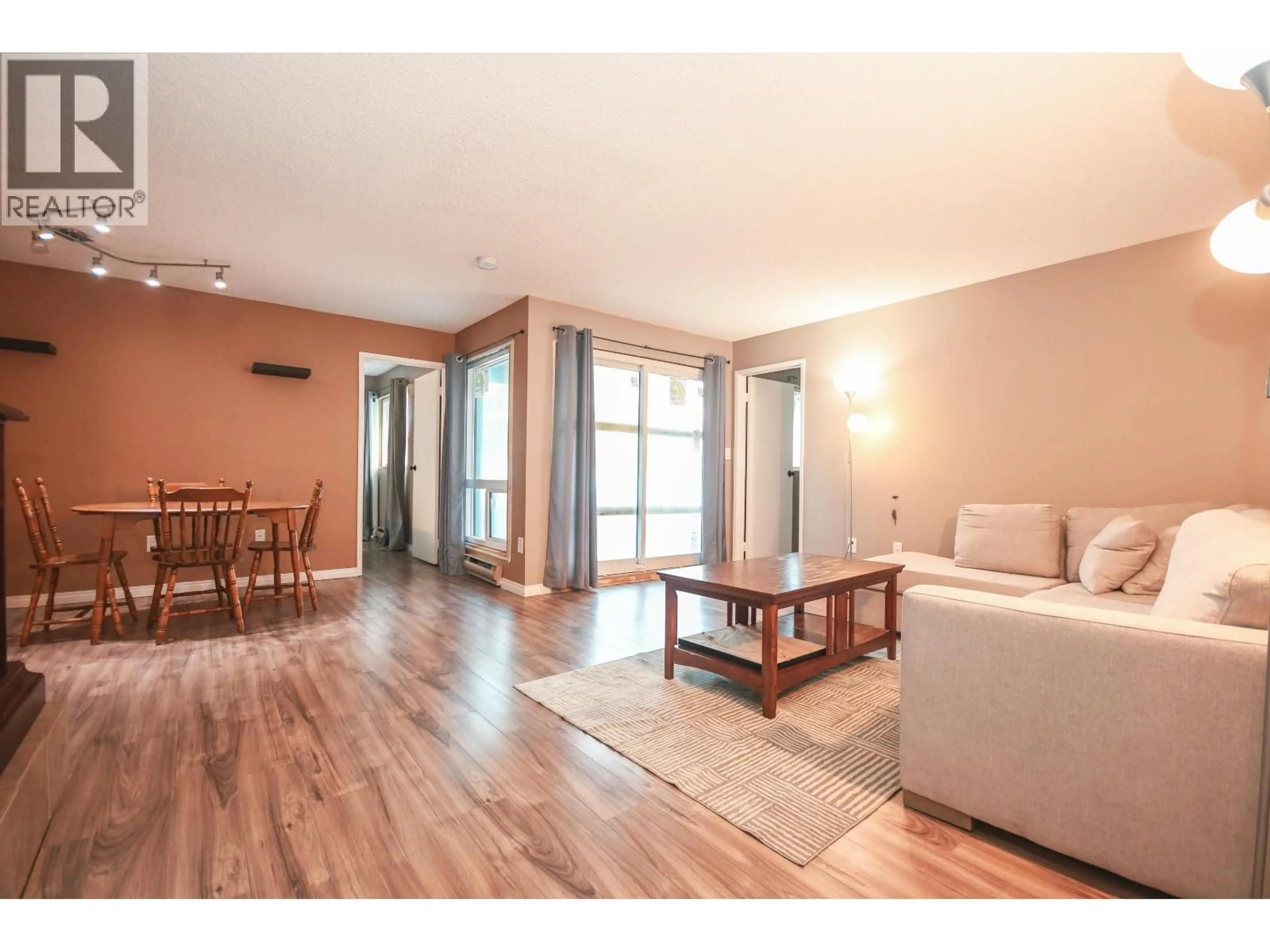 Living room with furniture, wood/laminate floor for 214 - 3033 OSPIKA BOULEVARD, Prince George British Columbia V2N4L5