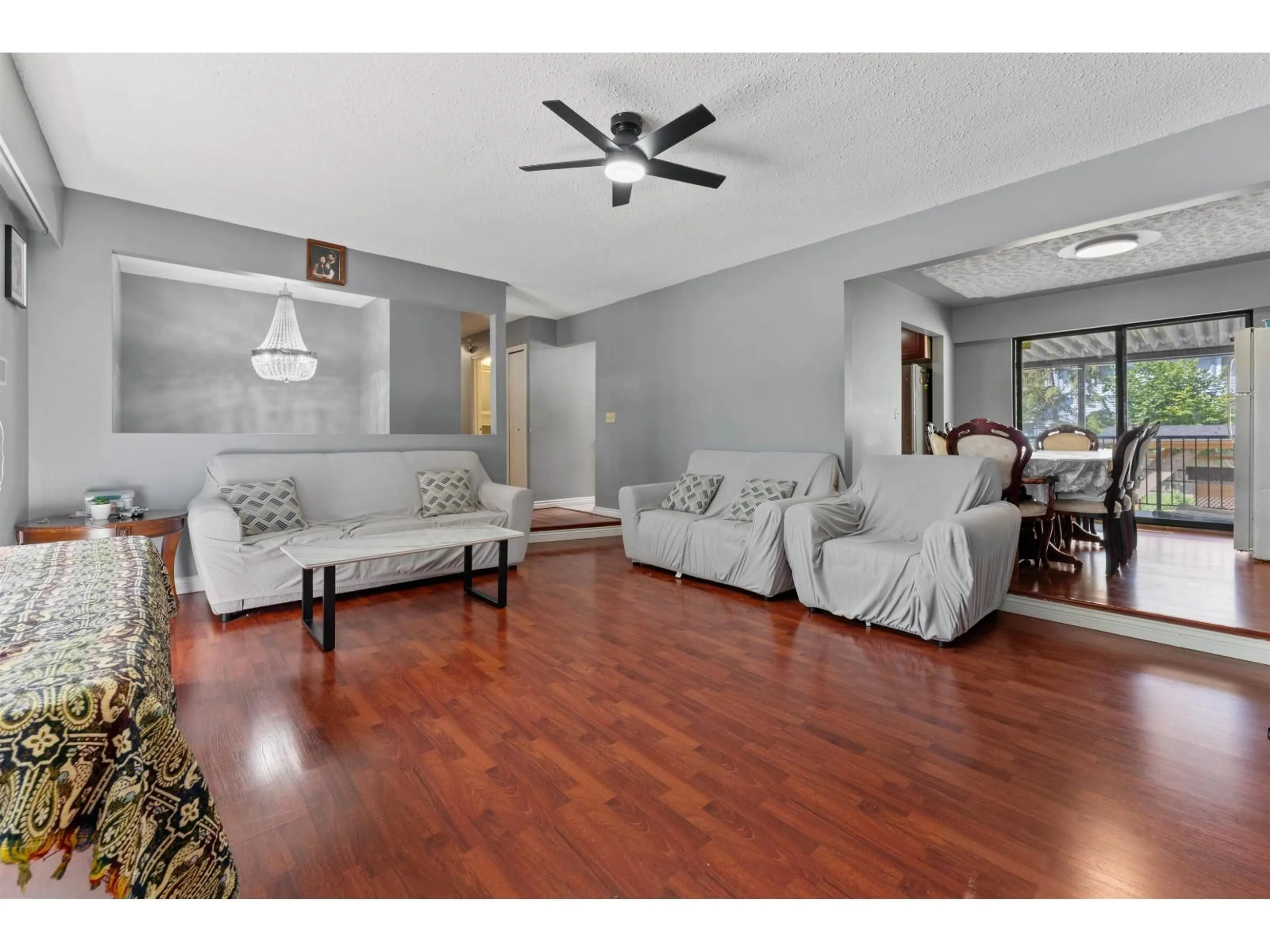Living room with furniture, unknown for 9223 134 STREET, Surrey British Columbia V3V5R8