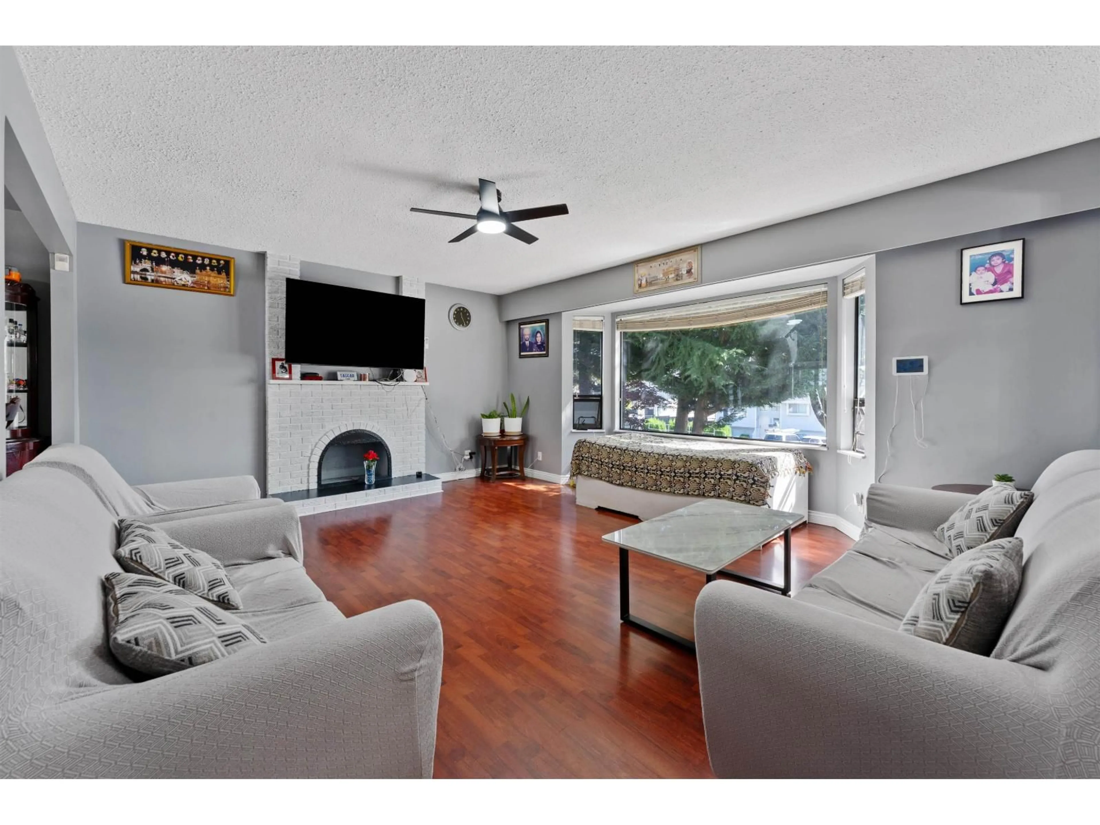 Living room with furniture, unknown for 9223 134 STREET, Surrey British Columbia V3V5R8