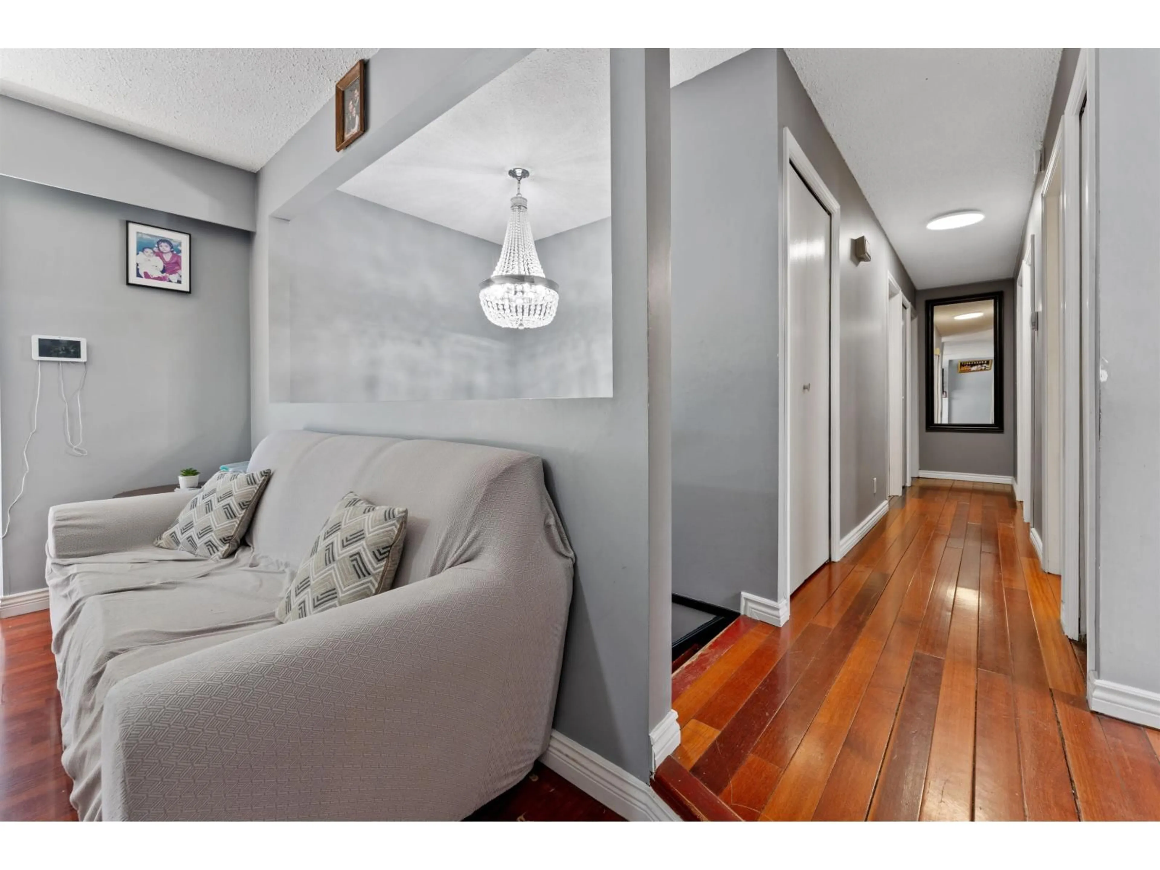 Indoor entryway for 9223 134 STREET, Surrey British Columbia V3V5R8