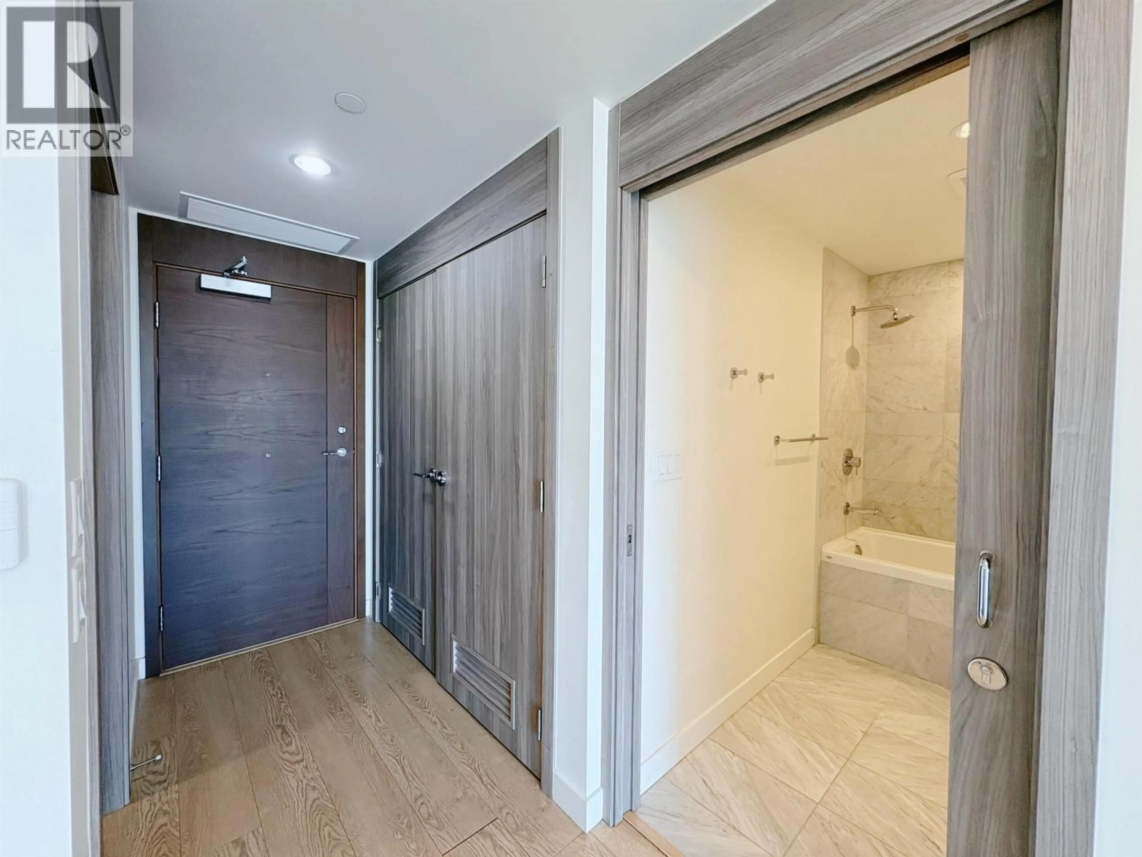 Indoor foyer for 886 - 87 NELSON STREET, Vancouver British Columbia V6Z0E8
