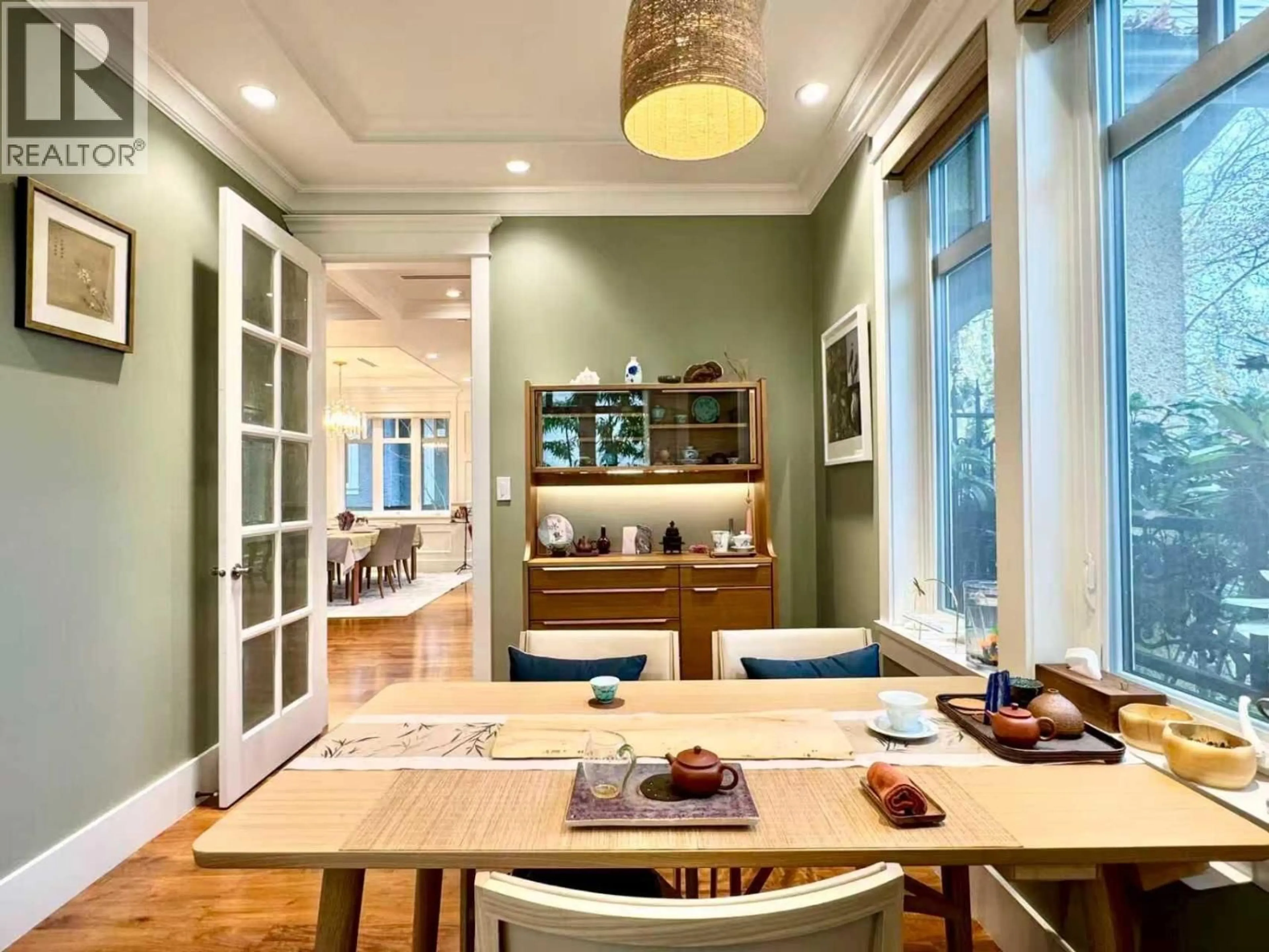 Contemporary kitchen, unknown for 2979 31ST AVENUE, Vancouver British Columbia V6L2A5