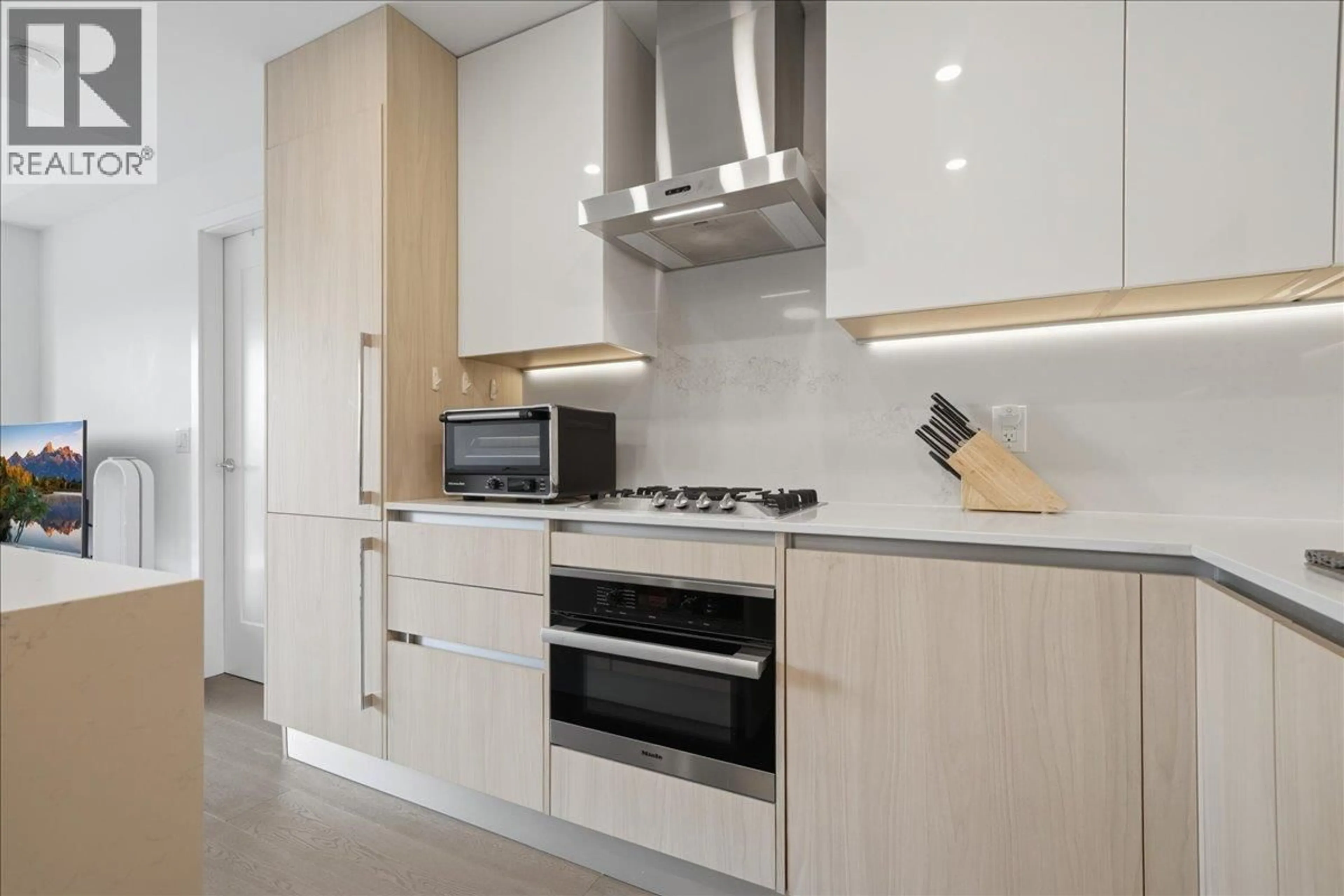 Standard kitchen, unknown for 303 - 477 59TH AVENUE, Vancouver British Columbia V5X1X4