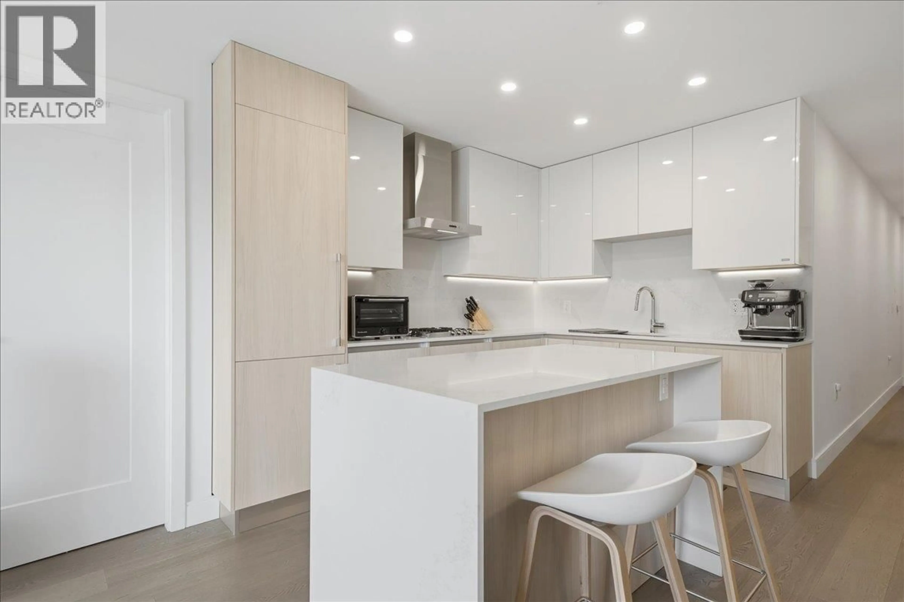 Open concept kitchen, unknown for 303 - 477 59TH AVENUE, Vancouver British Columbia V5X1X4