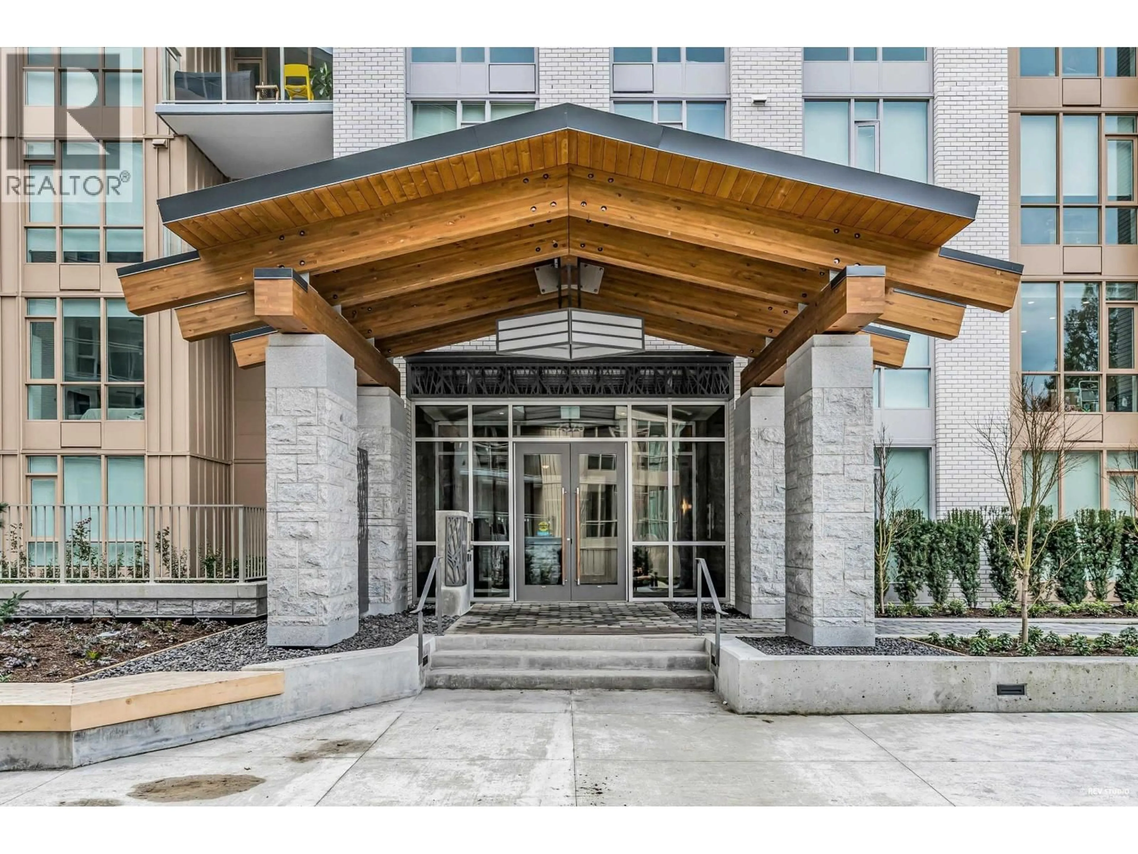 Indoor foyer for 904 - 2375 EMERY COURT, North Vancouver British Columbia V7J0E8