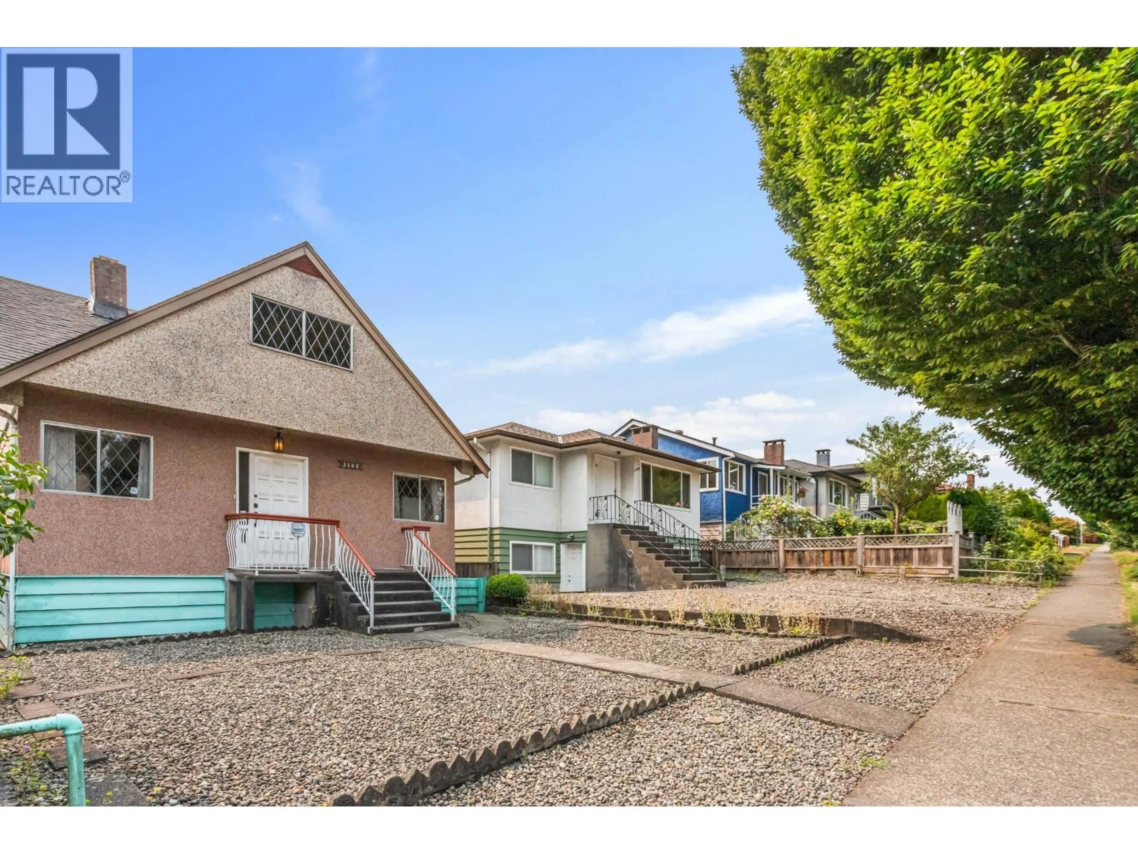 A pic from outside/outdoor area/front of a property/back of a property/a pic from drone, street for 3148 1ST AVENUE, Vancouver British Columbia V5M1B5