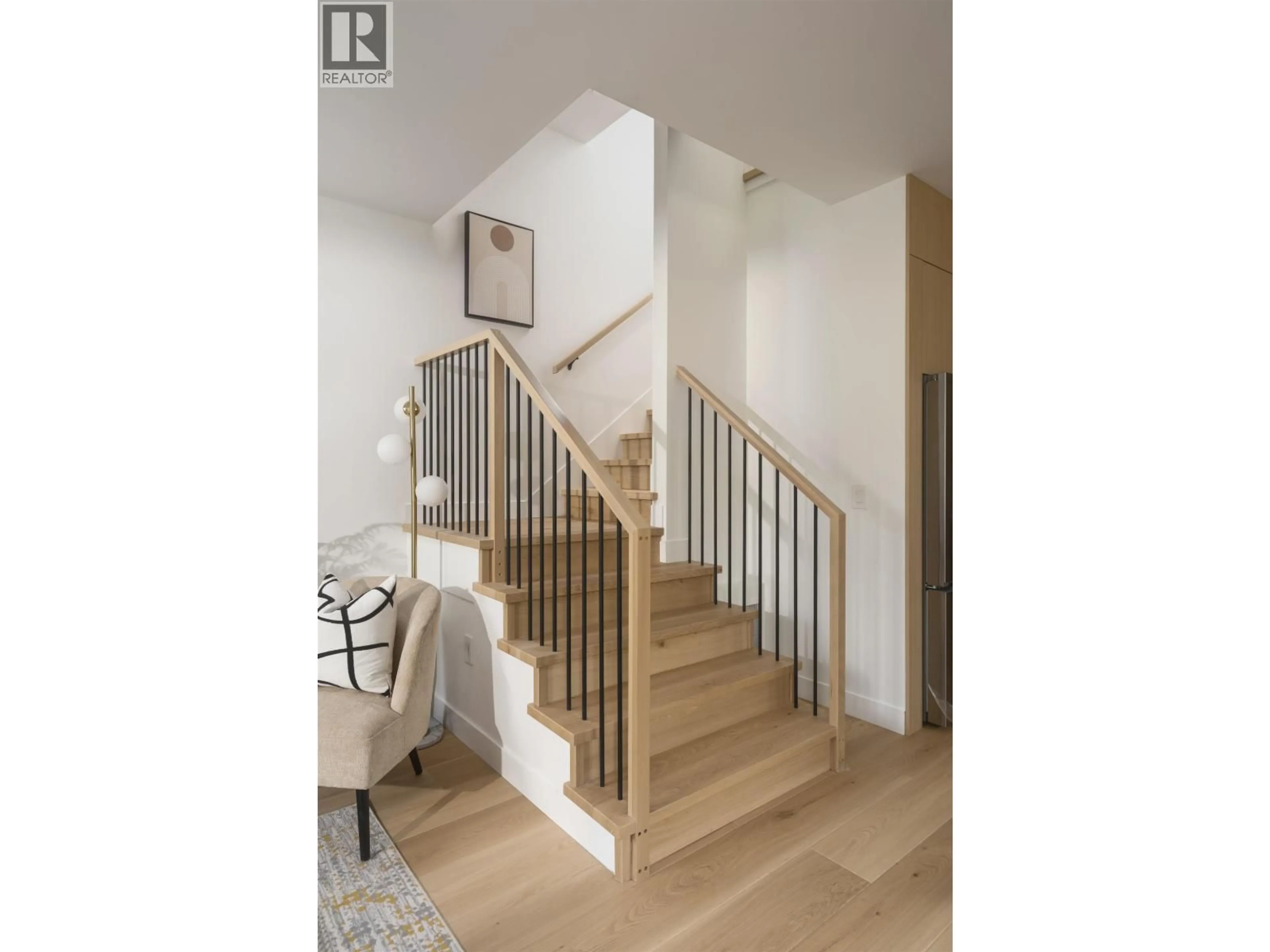 Stairs for 920 16TH AVENUE, Vancouver British Columbia V5T2V9