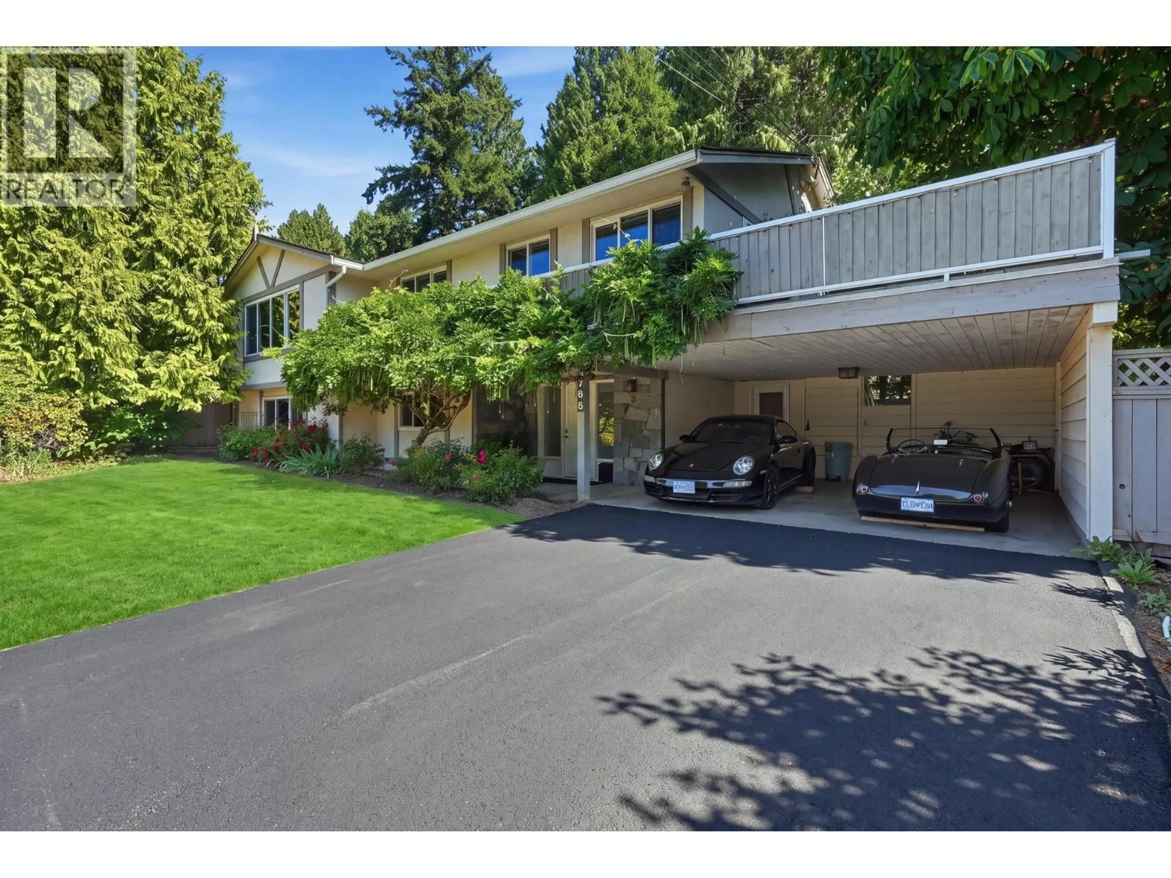A pic from outside/outdoor area/front of a property/back of a property/a pic from drone, unknown for 986 PACIFIC DRIVE, Delta British Columbia V4M2K4