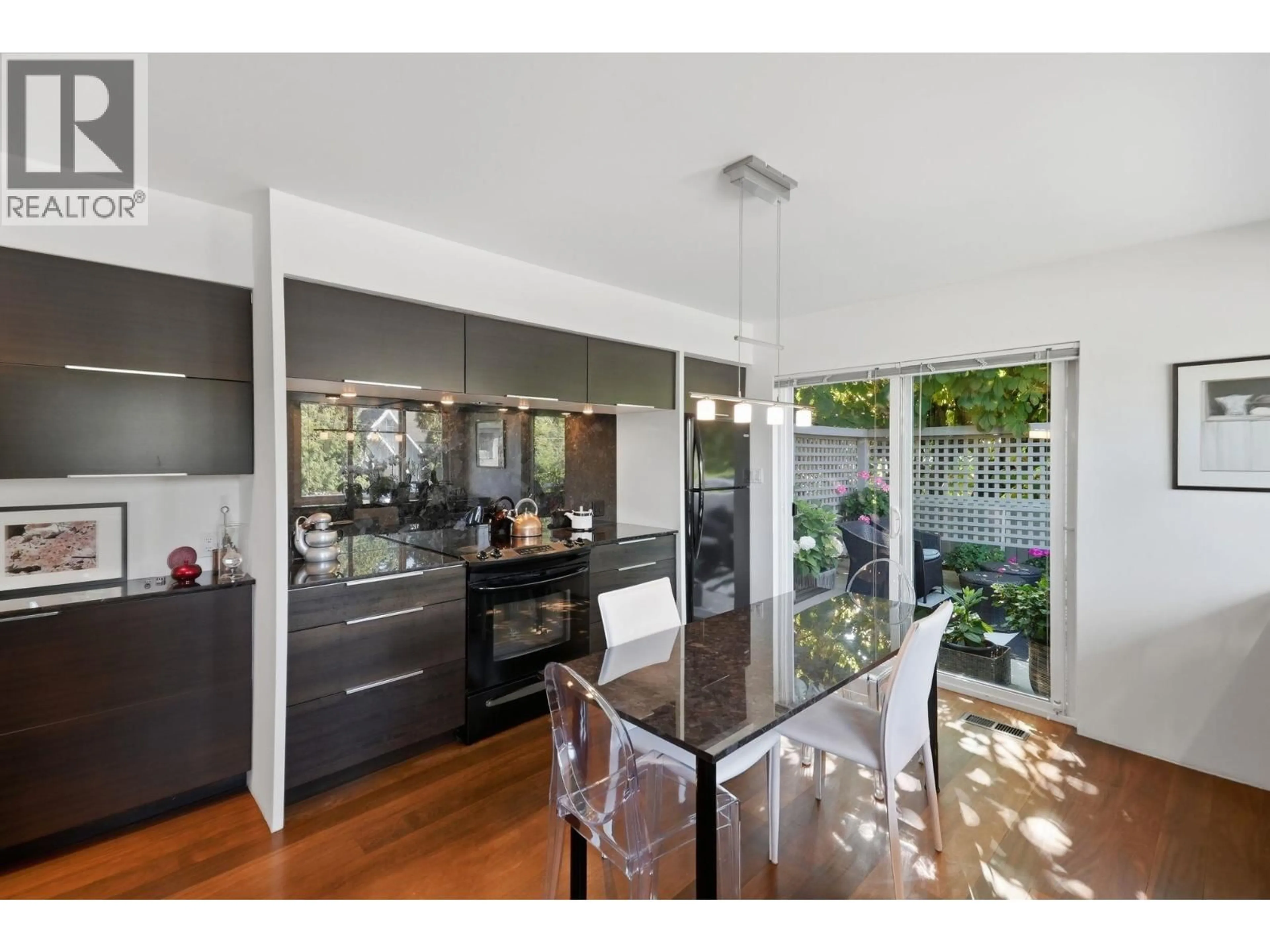 Contemporary kitchen, unknown for 986 PACIFIC DRIVE, Delta British Columbia V4M2K4