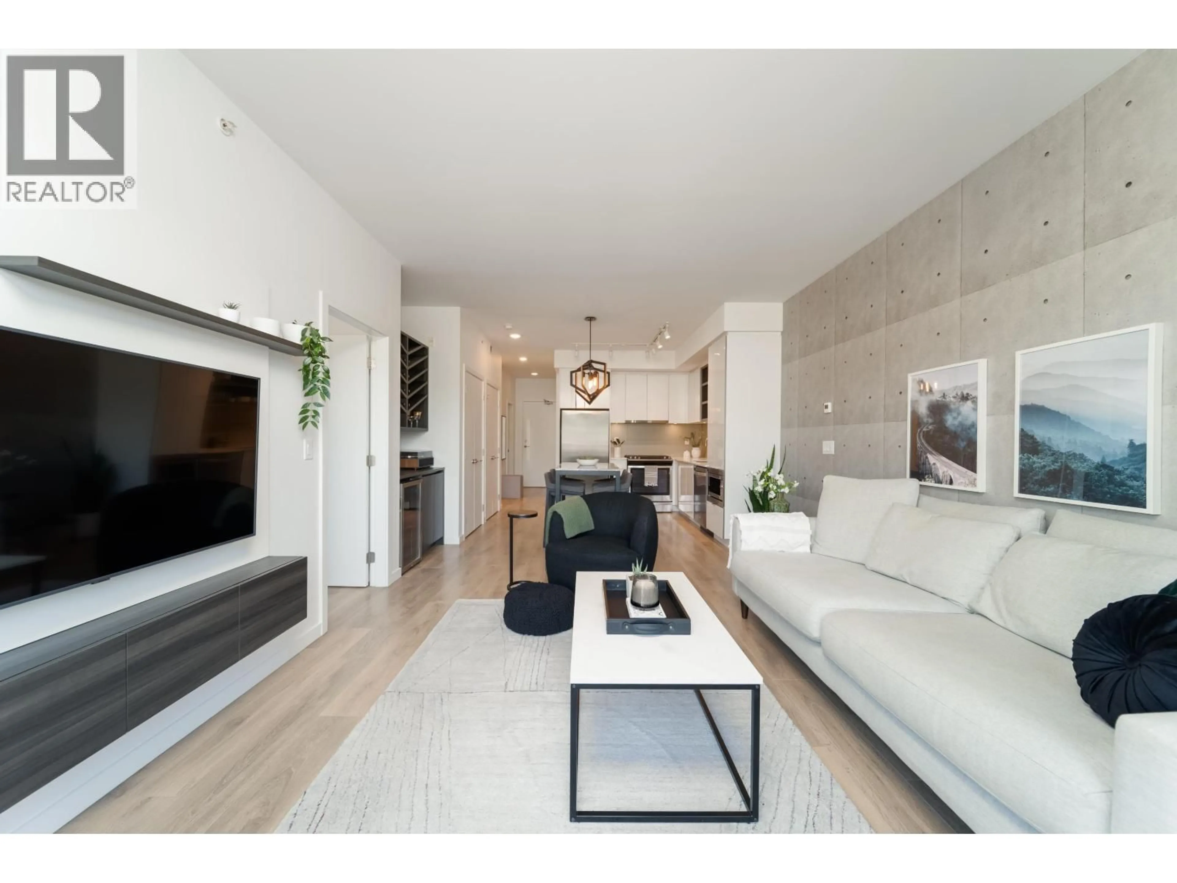 Living room with furniture, unknown for 517 - 725 MARINE DRIVE, North Vancouver British Columbia V7M0G2
