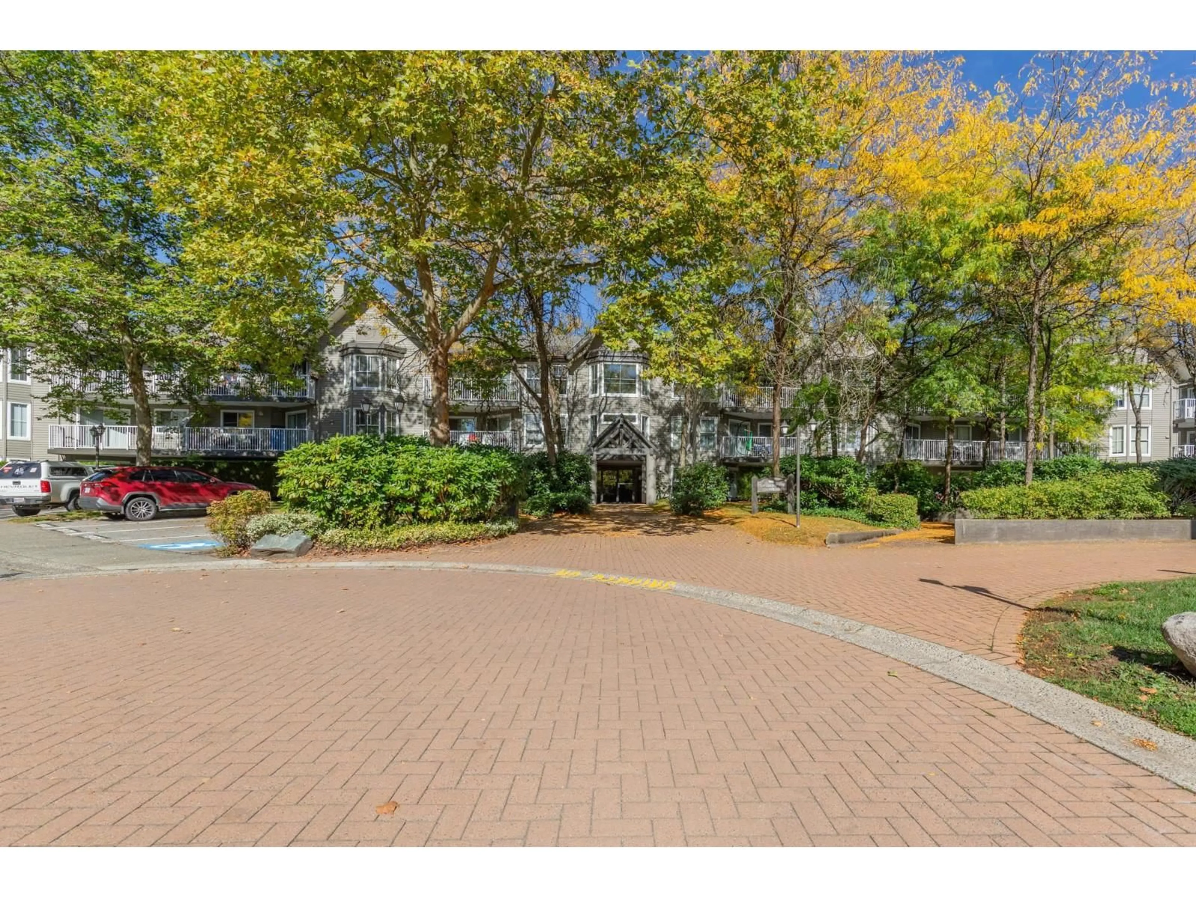 A pic from outside/outdoor area/front of a property/back of a property/a pic from drone, street for 318 - 15110 108 AVENUE, Surrey British Columbia V3R0T6