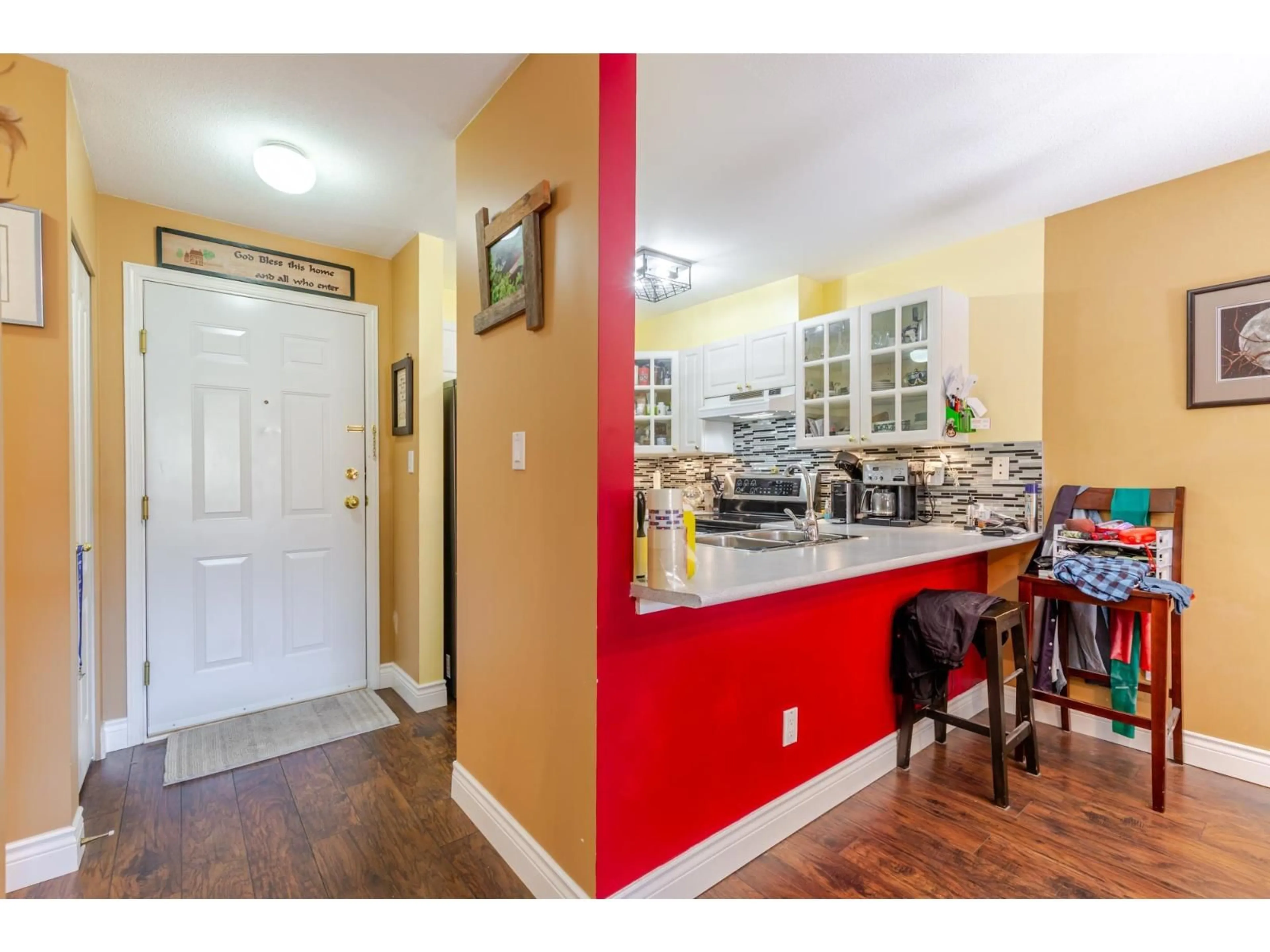 Indoor entryway for 318 - 15110 108 AVENUE, Surrey British Columbia V3R0T6
