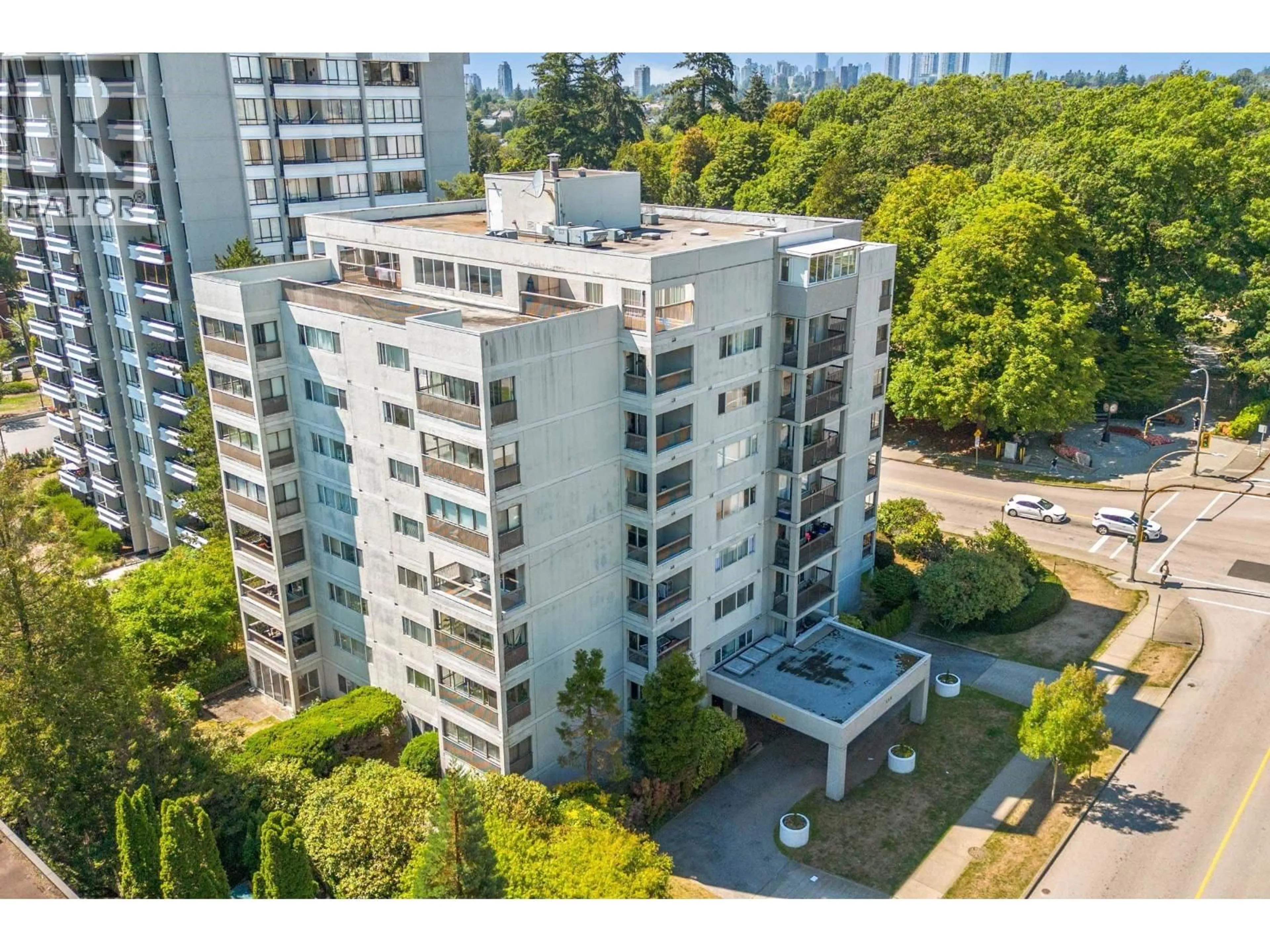 A pic from outside/outdoor area/front of a property/back of a property/a pic from drone, city buildings view from balcony for 703 - 550 EIGHTH STREET, New Westminster British Columbia V3M3R9