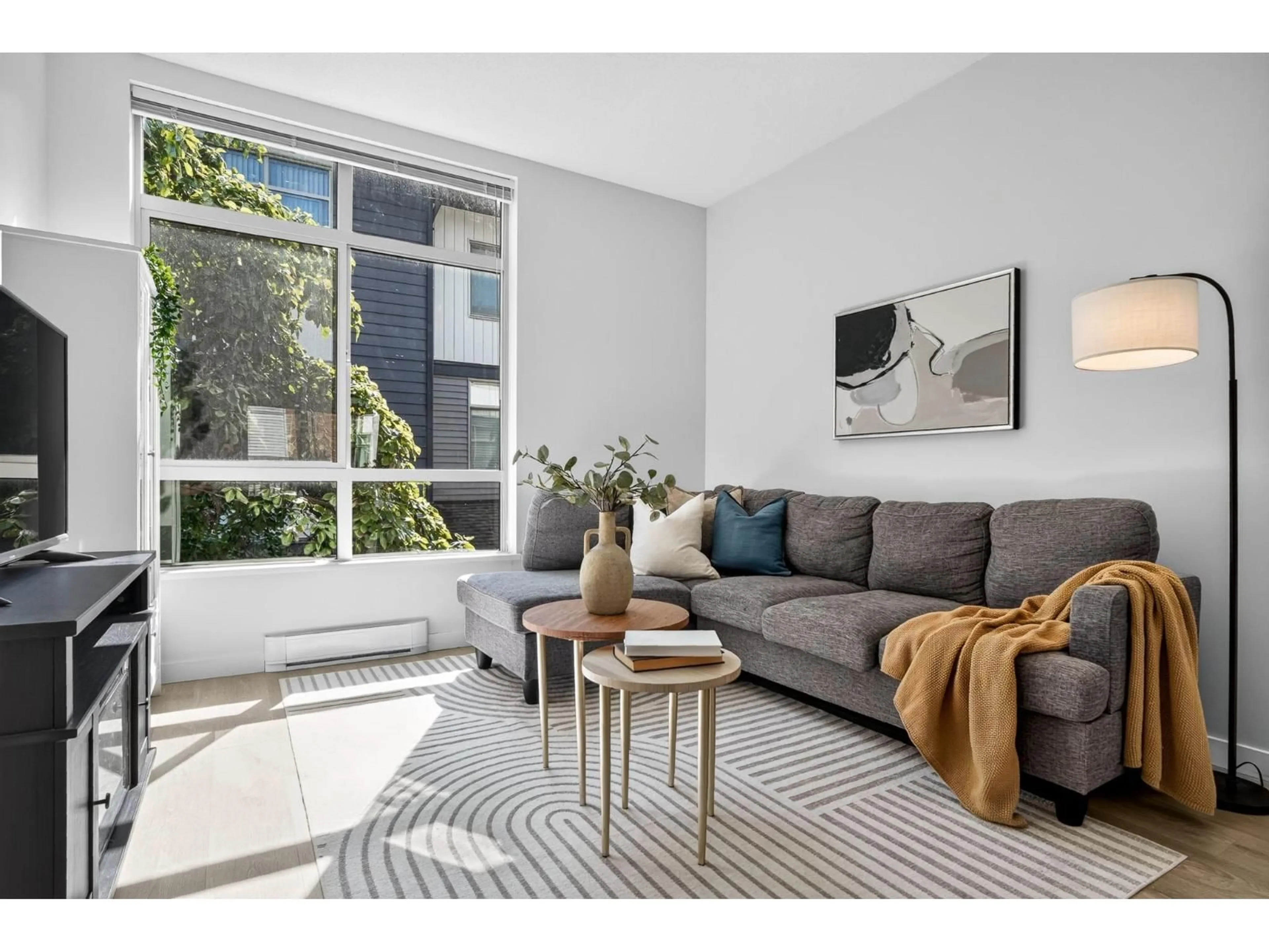Living room with furniture, unknown for 86 - 8473 163 STREET, Surrey British Columbia V4N6M7