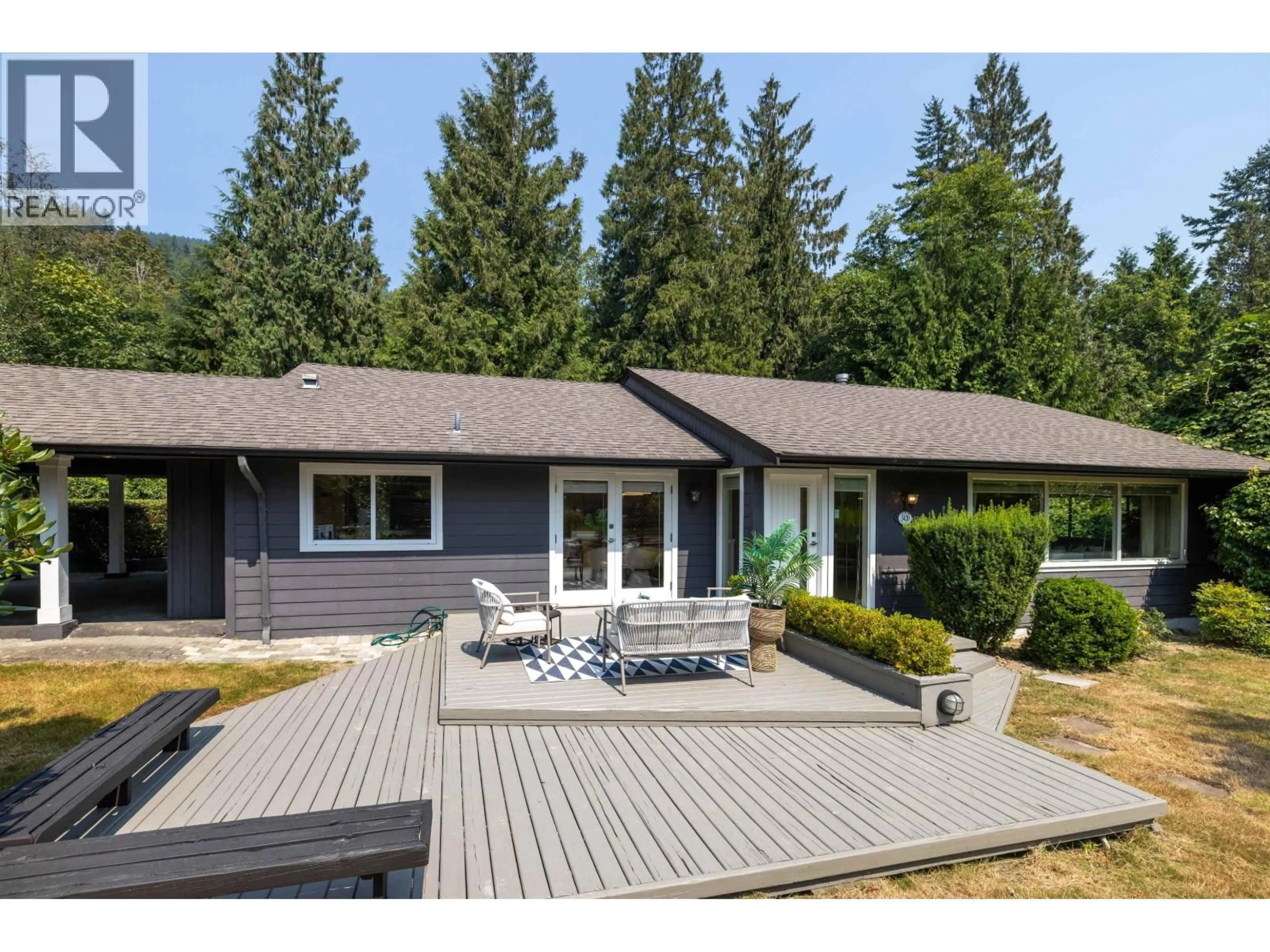 Home with vinyl exterior material, mountain view for 3420 ROCKVIEW PLACE, West Vancouver British Columbia V7V3H3