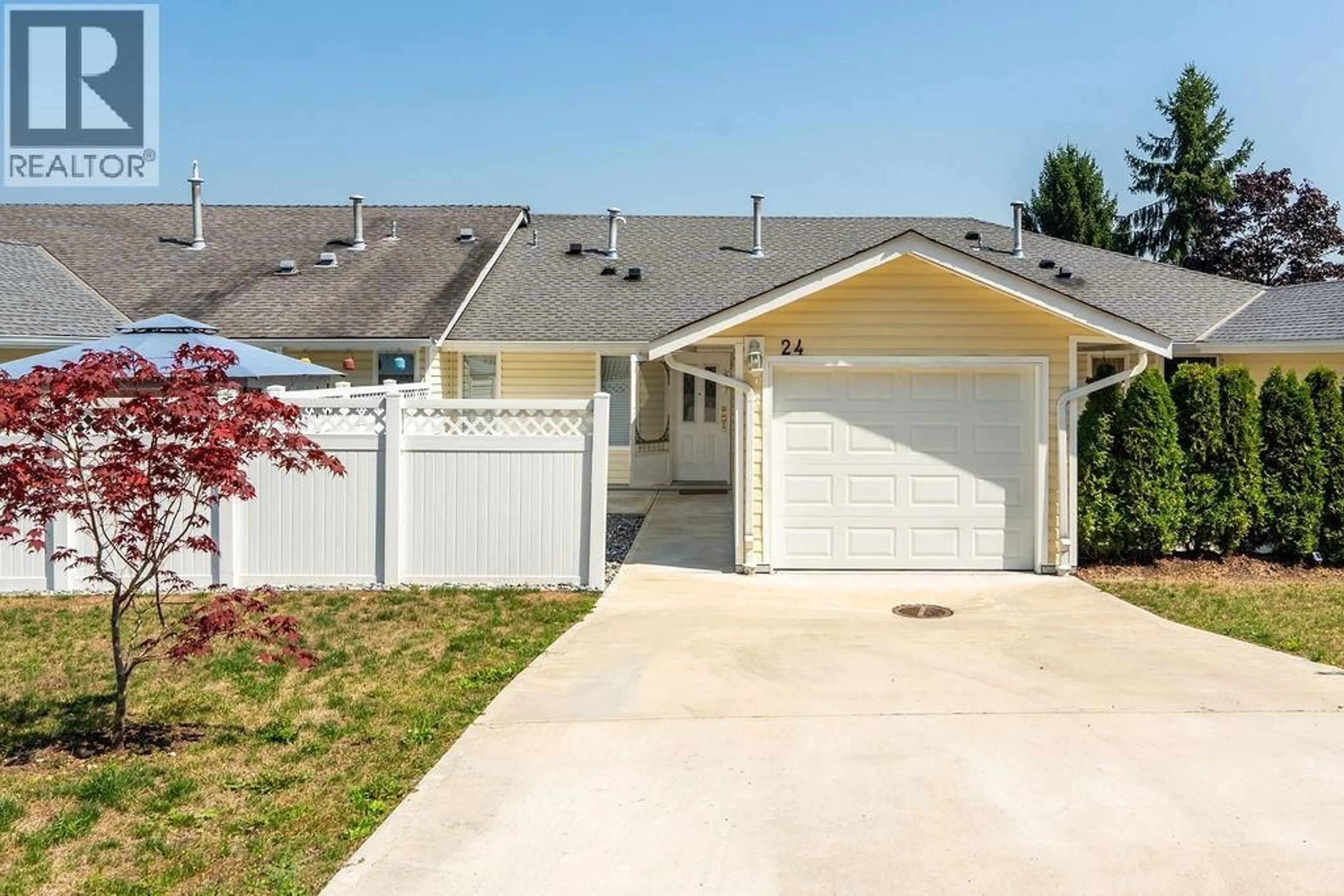 Home with vinyl exterior material, street for 24 - 1190 FALCON DRIVE, Coquitlam British Columbia V3E2L2