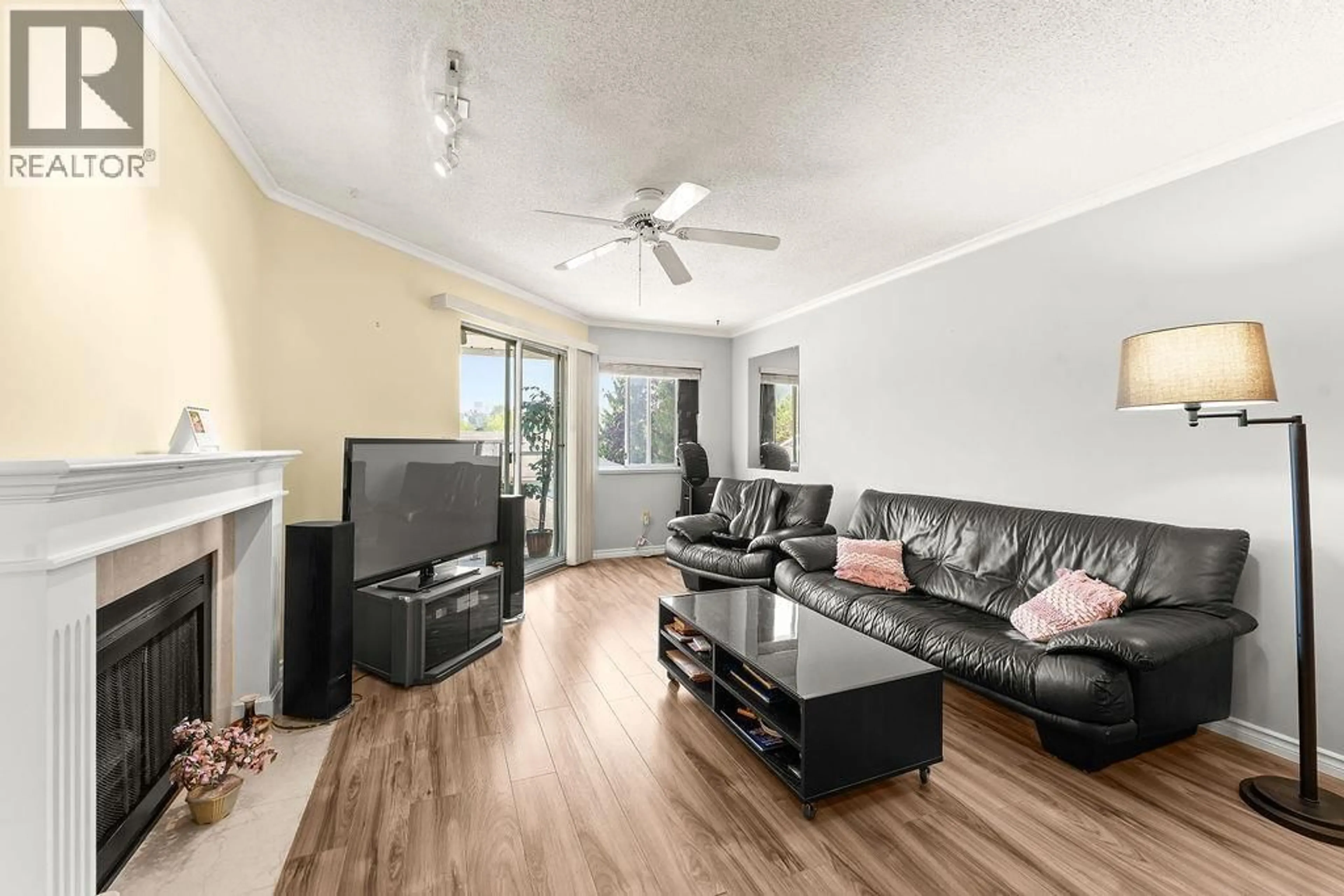 Living room with furniture, unknown for 24 - 1190 FALCON DRIVE, Coquitlam British Columbia V3E2L2