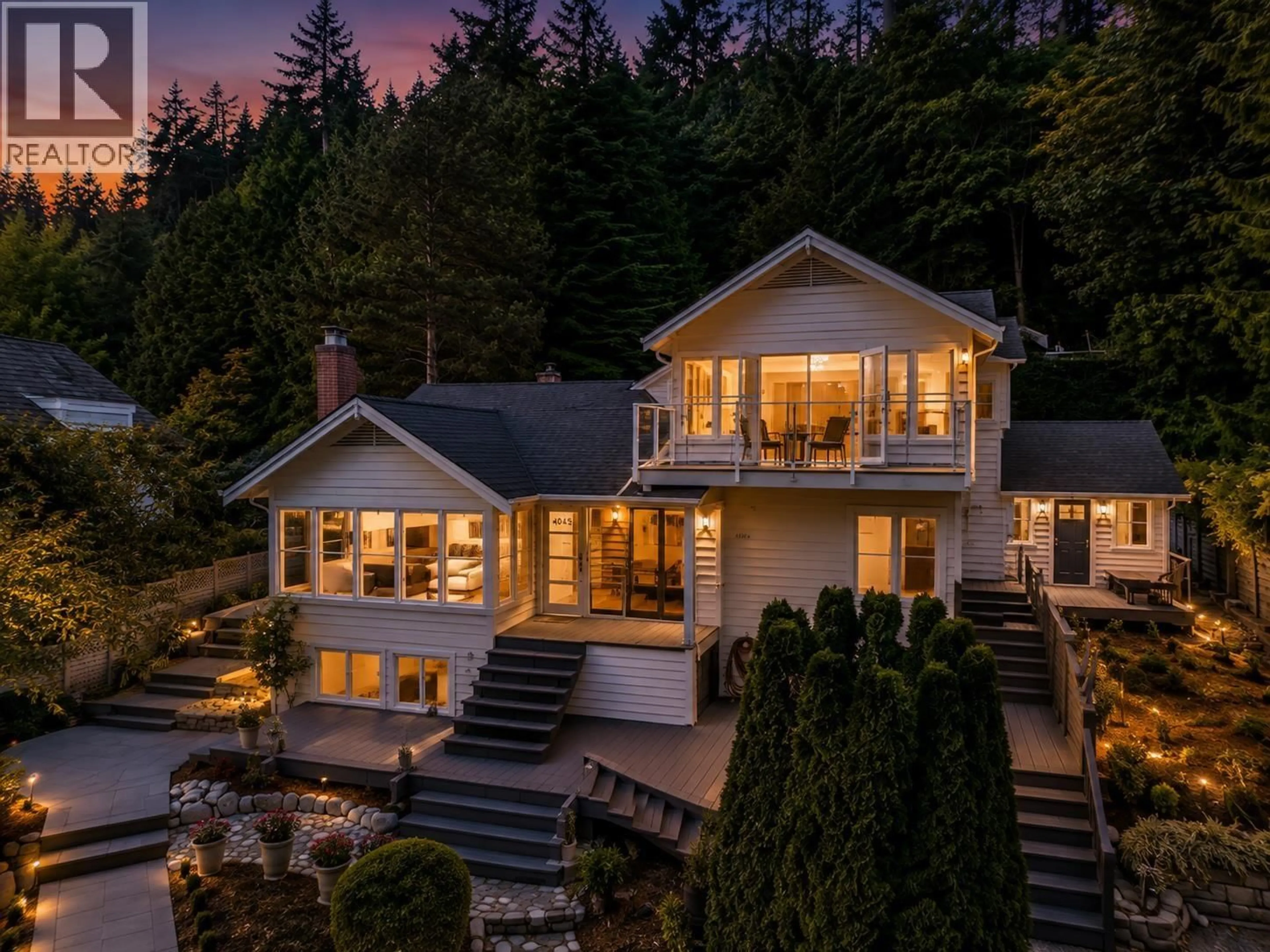 A pic from outside/outdoor area/front of a property/back of a property/a pic from drone, unknown for 4043 ROSE CRESCENT, West Vancouver British Columbia V7V2N6