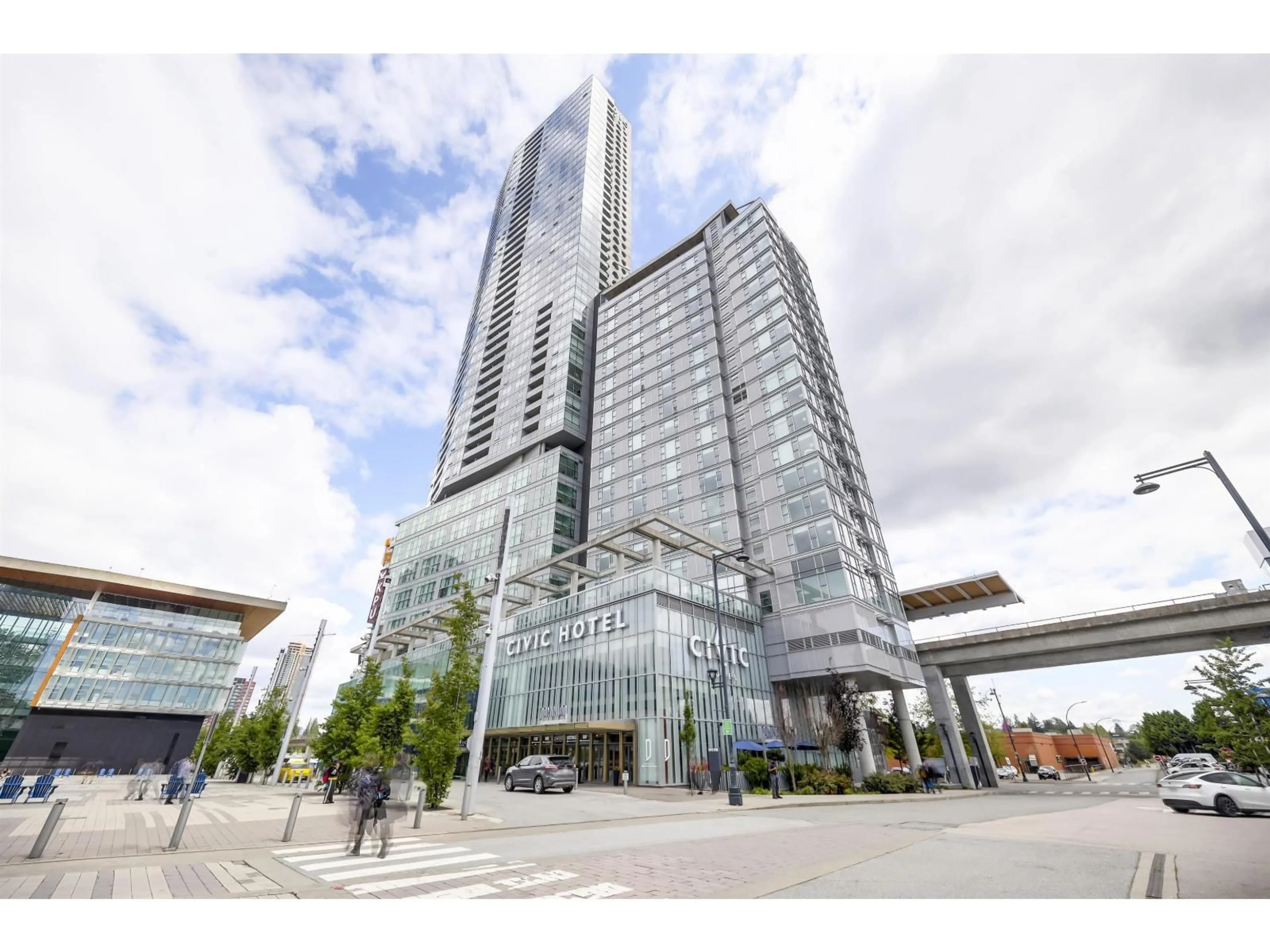 Indoor foyer for 3709 - 13495 CENTRAL AVENUE, Surrey British Columbia V3T0K2