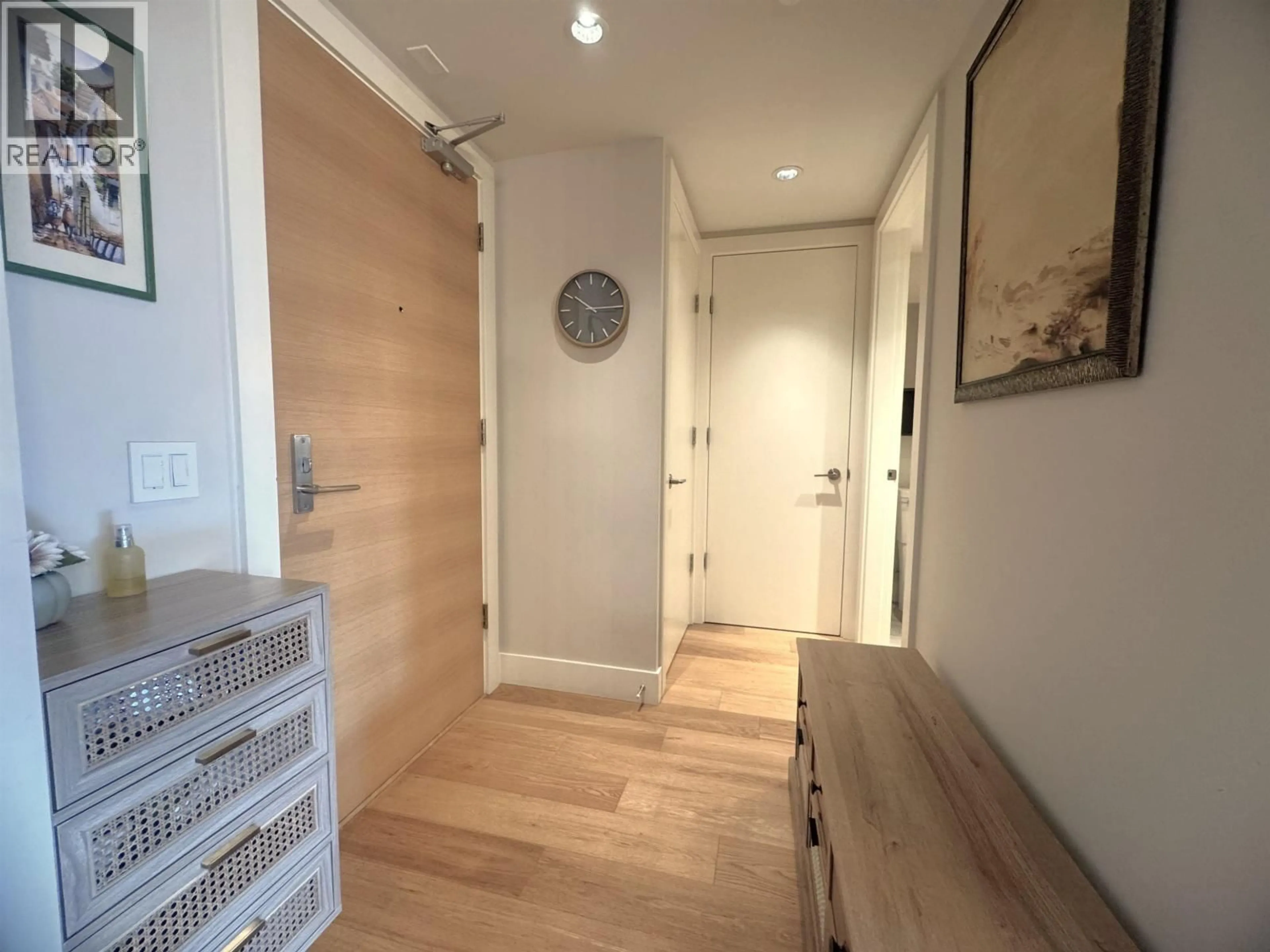 Indoor entryway for 402 - 866 ARTHUR ERICKSON PLACE, West Vancouver British Columbia V7T0B2