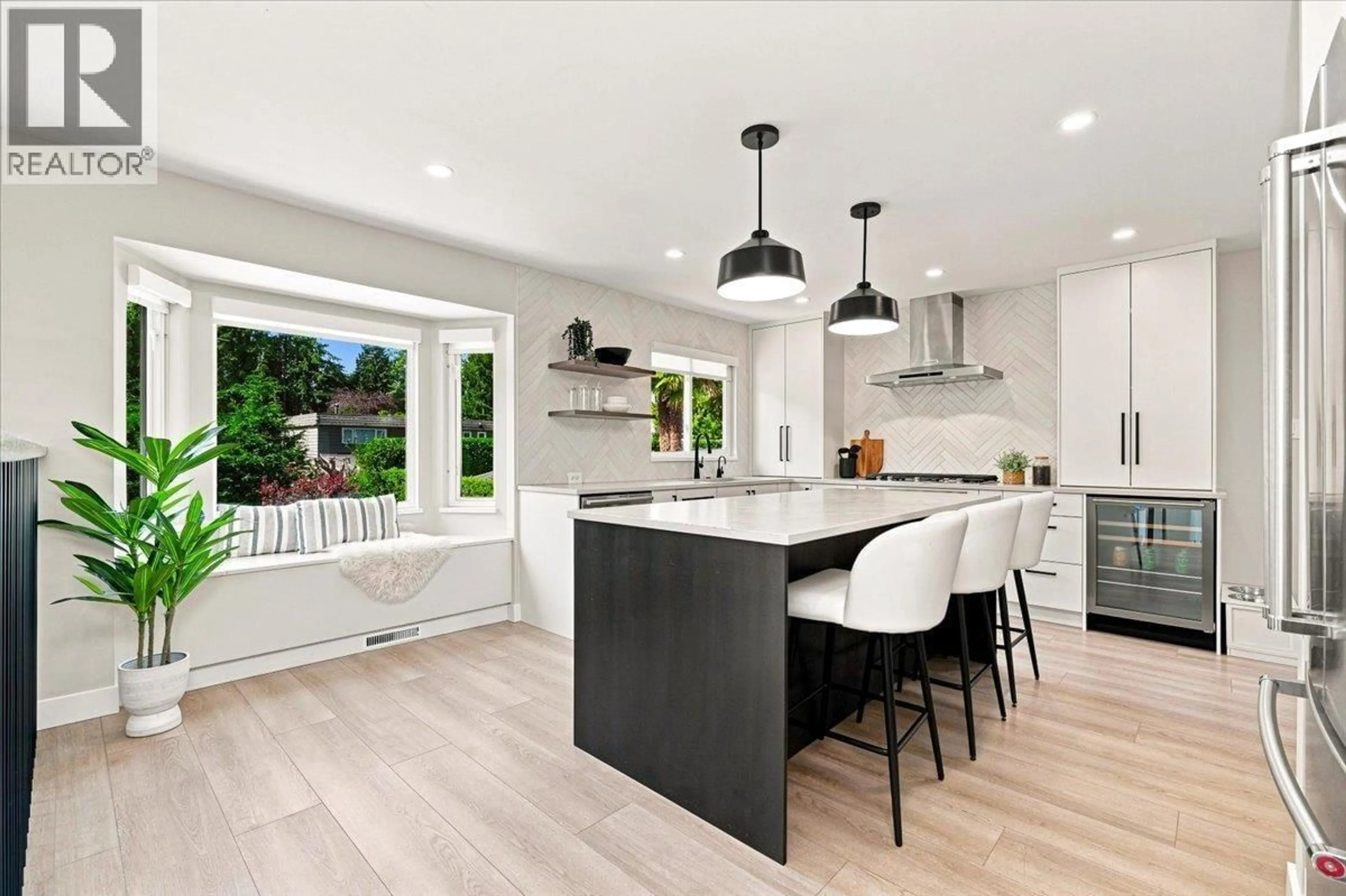 Open concept kitchen, unknown for 1999 RUFUS DRIVE, North Vancouver British Columbia V7J3N2