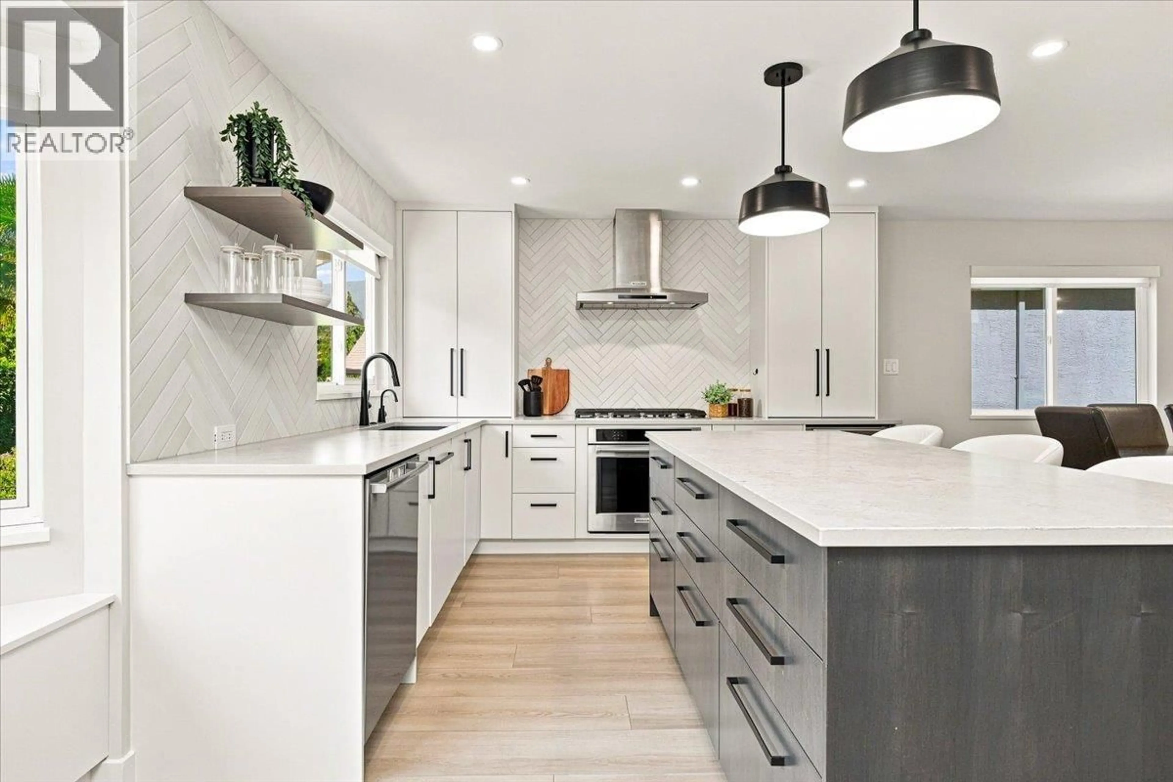 Contemporary kitchen, unknown for 1999 RUFUS DRIVE, North Vancouver British Columbia V7J3N2