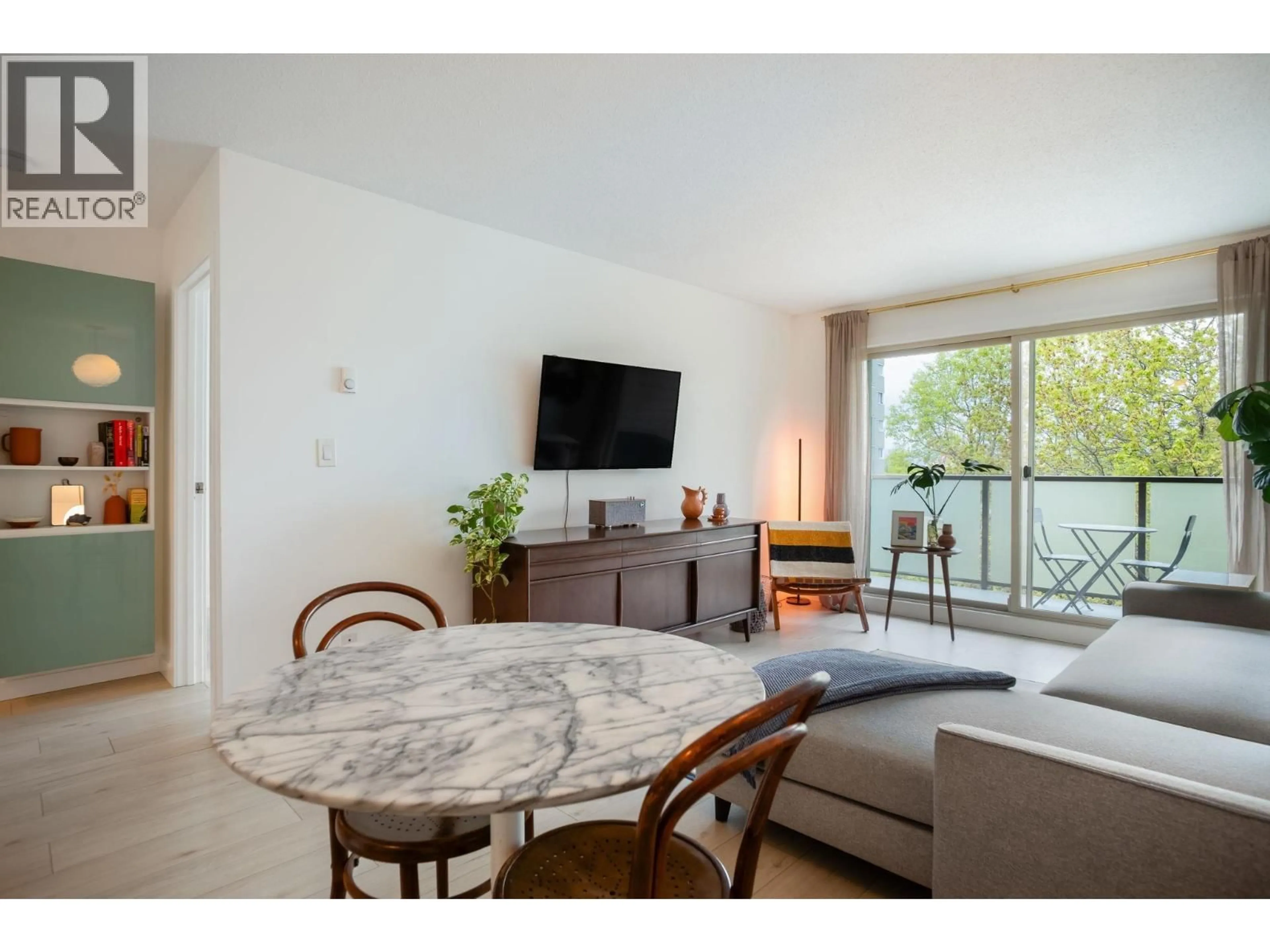 Living room with furniture, unknown for 405 - 1864 FRANCES STREET, Vancouver British Columbia V5L1Z7